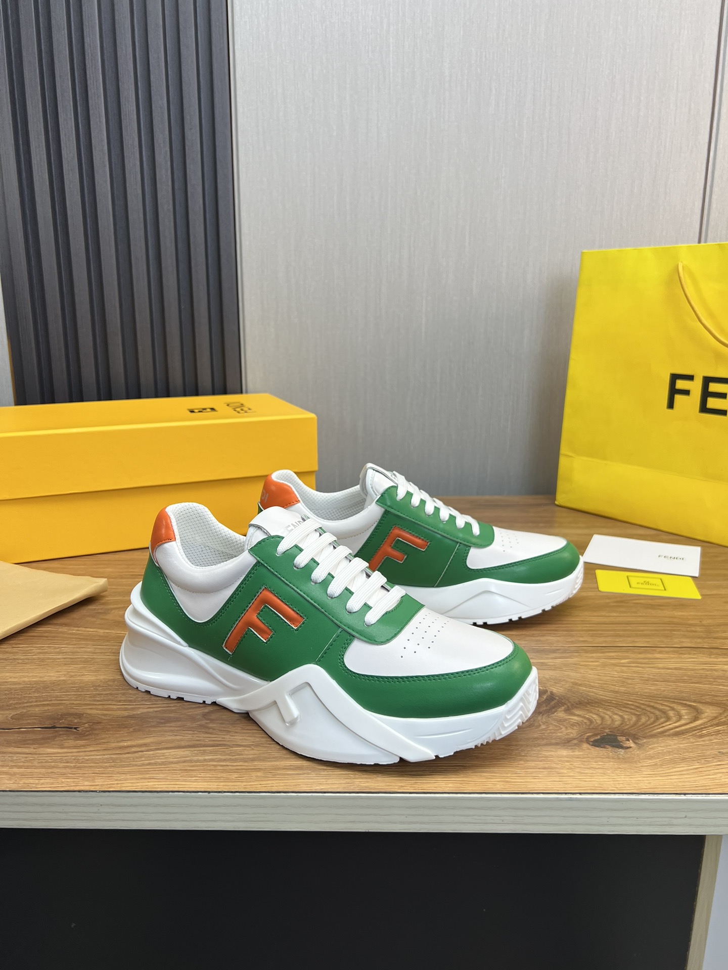 Factory precio 290Fendi [Fendi] explosión enumerados moda casual zapatos de los hombres que utilizan