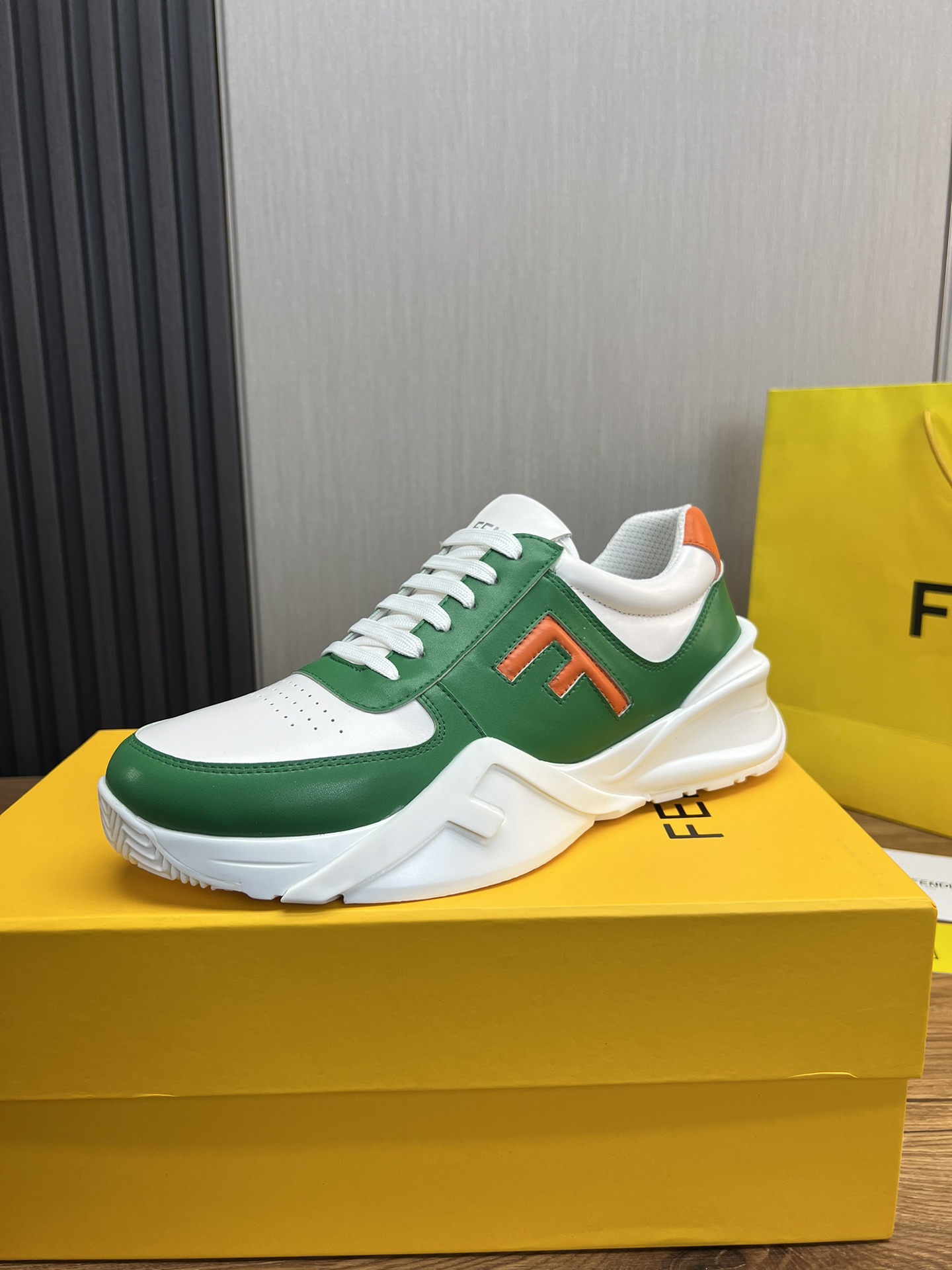 Factory precio 290Fendi [Fendi] explosión enumerados moda casual zapatos de los hombres que utilizan
