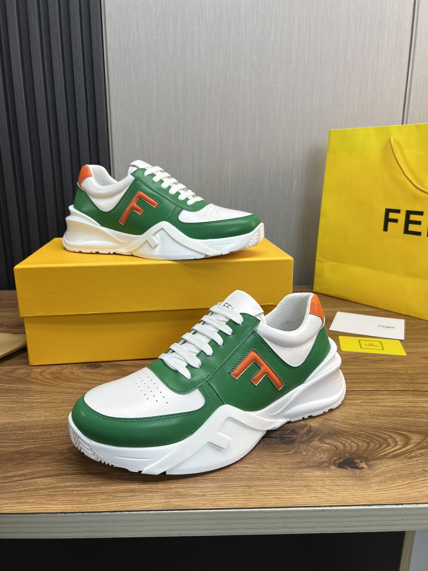 Factory precio 290Fendi [Fendi] explosión enumerados moda casual zapatos de los hombres que utilizan