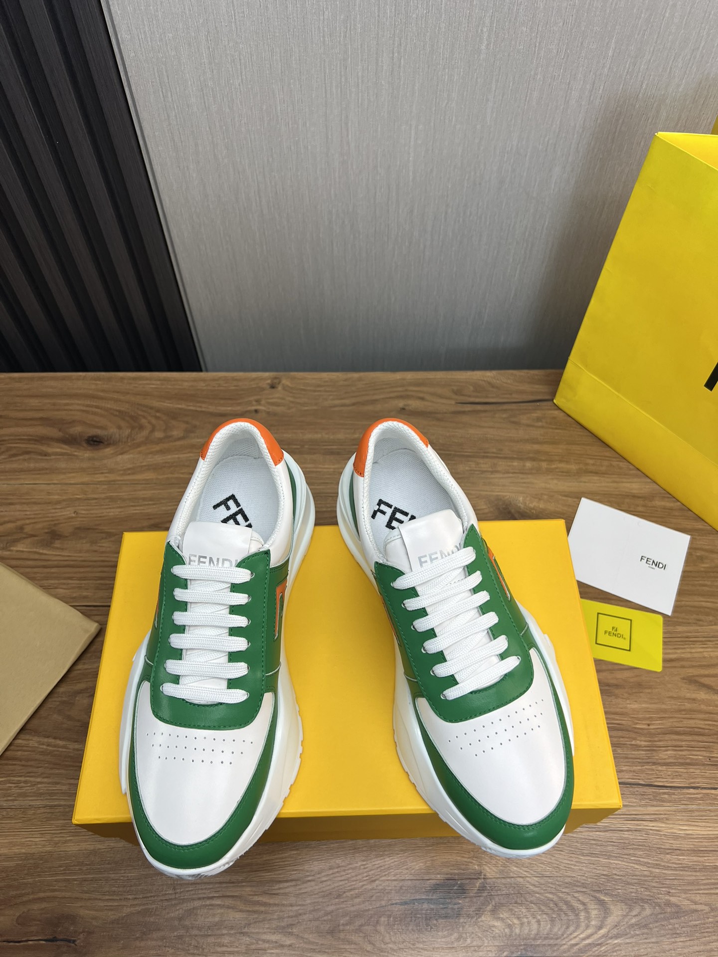 Factory precio 290Fendi [Fendi] explosión enumerados moda casual zapatos de los hombres que utilizan