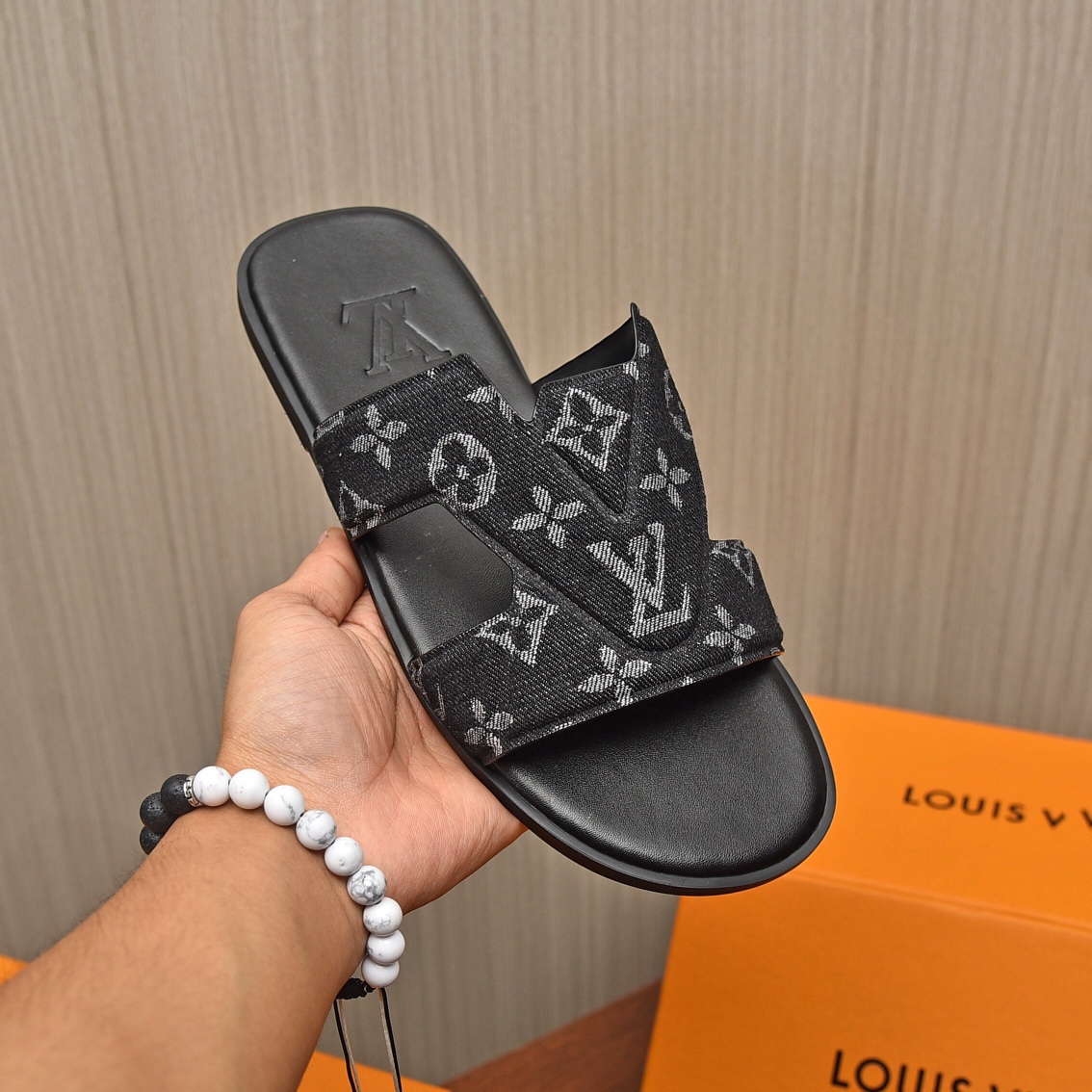 from China 2023
 Louis Vuitton Shoes Slippers 1:1 Replica Wholesale
 Men Casual
