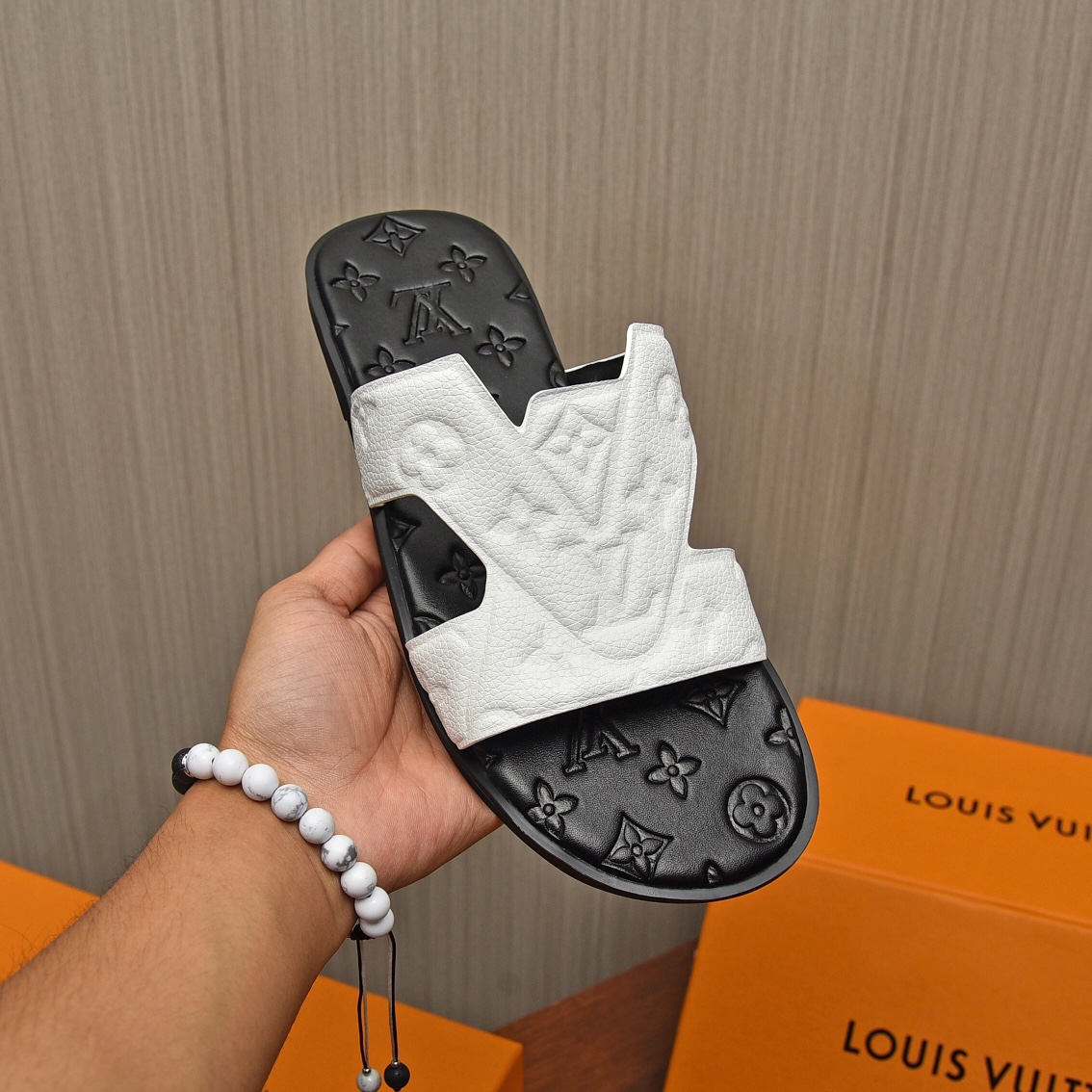 Knockoff
 Louis Vuitton Shoes Slippers Men Casual