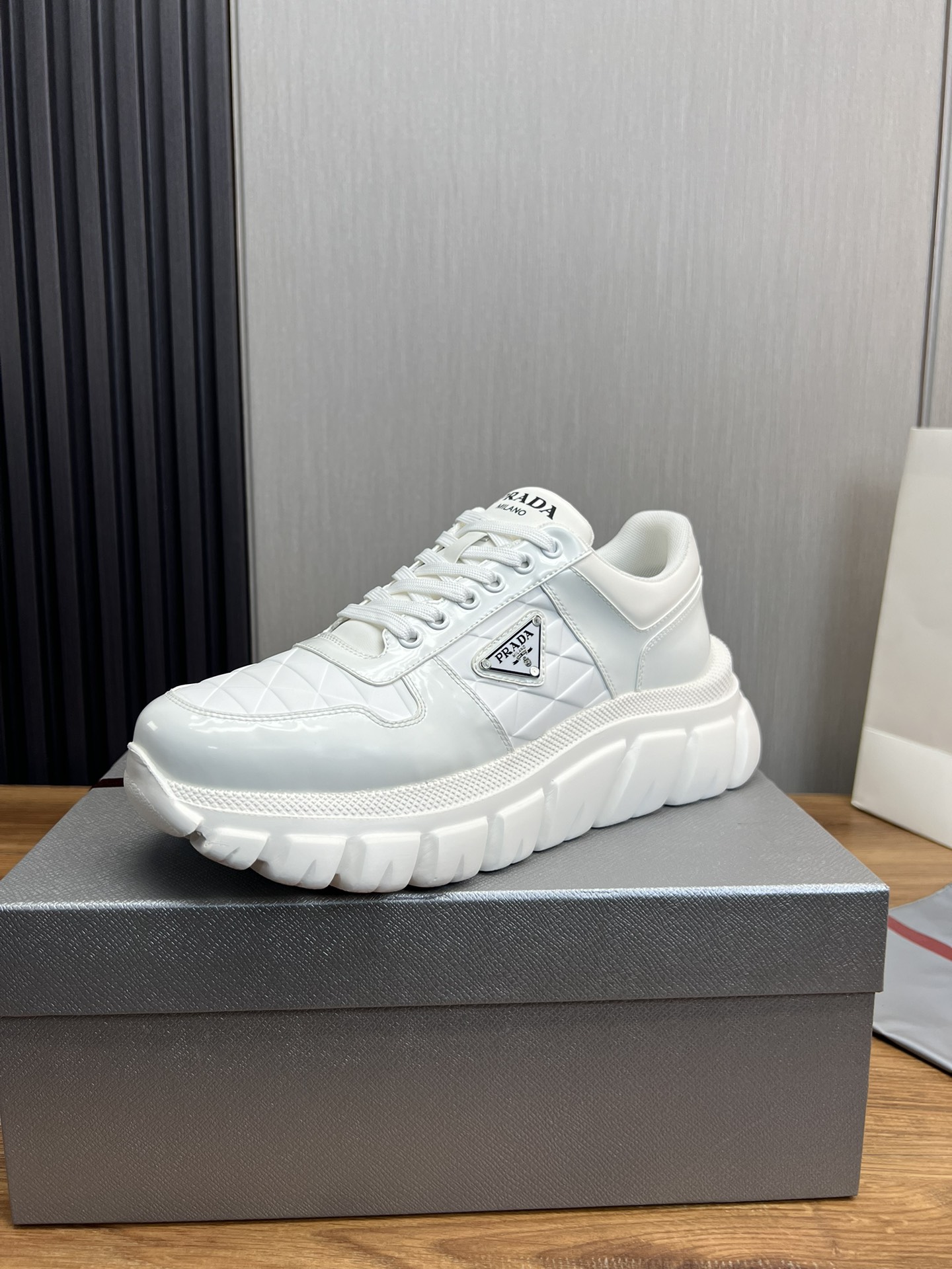 NO:270656,【PRADA Prada】The men's shoes counter hit, the official website is synchronized, 1 high-quality shipment original cowhide   cowhide inner, 11 replica, original original bottom, 38-45 (45 custom made without return or exchange), prada, prada, cowhide19860909【PRADA普拉达】男鞋专柜爆款,官网同步,1高品质出货原版牛皮拼 牛皮内里,11复刻 ,原厂原版底,38-45（45定做不退换）,,prada,prada,cowhide,Men's shoes