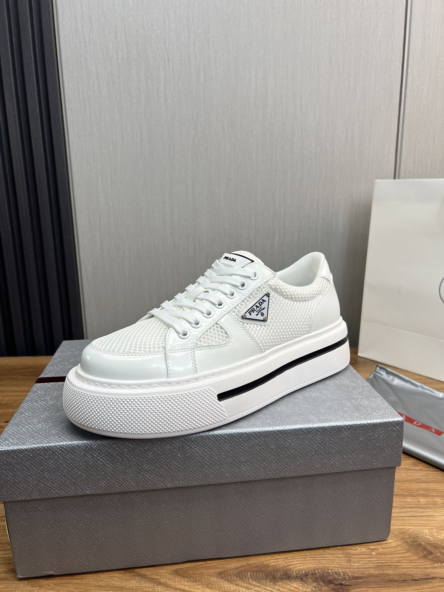 NO:270633,【PRADA Prada】 Men's shoes counter hit, official website synchronization, 1 high-quality shipment original fly woven cowhide   cowhide inner lining, 11 replica, original original bottom, 38-45 (45 custom made without return or exchange), prada, prada, cowhide19860909【PRADA普拉达】男鞋专柜爆款,官网同步,1高品质出货原版飞织牛皮 牛皮内里,11复刻 ,原厂原版底,38-45（45定做不退换）,,prada,prada,cowhide,Men's shoes