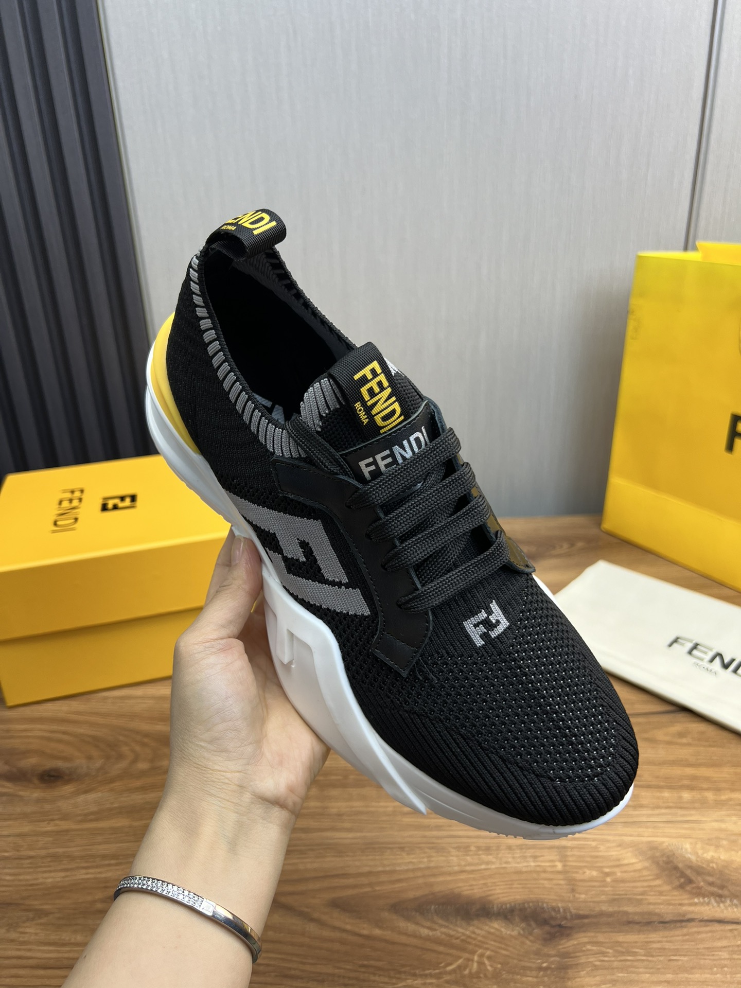 Factory precio FENDI Fendi. Explosiva lista de moda zapatos casuales de los hombres que utilizan la 
