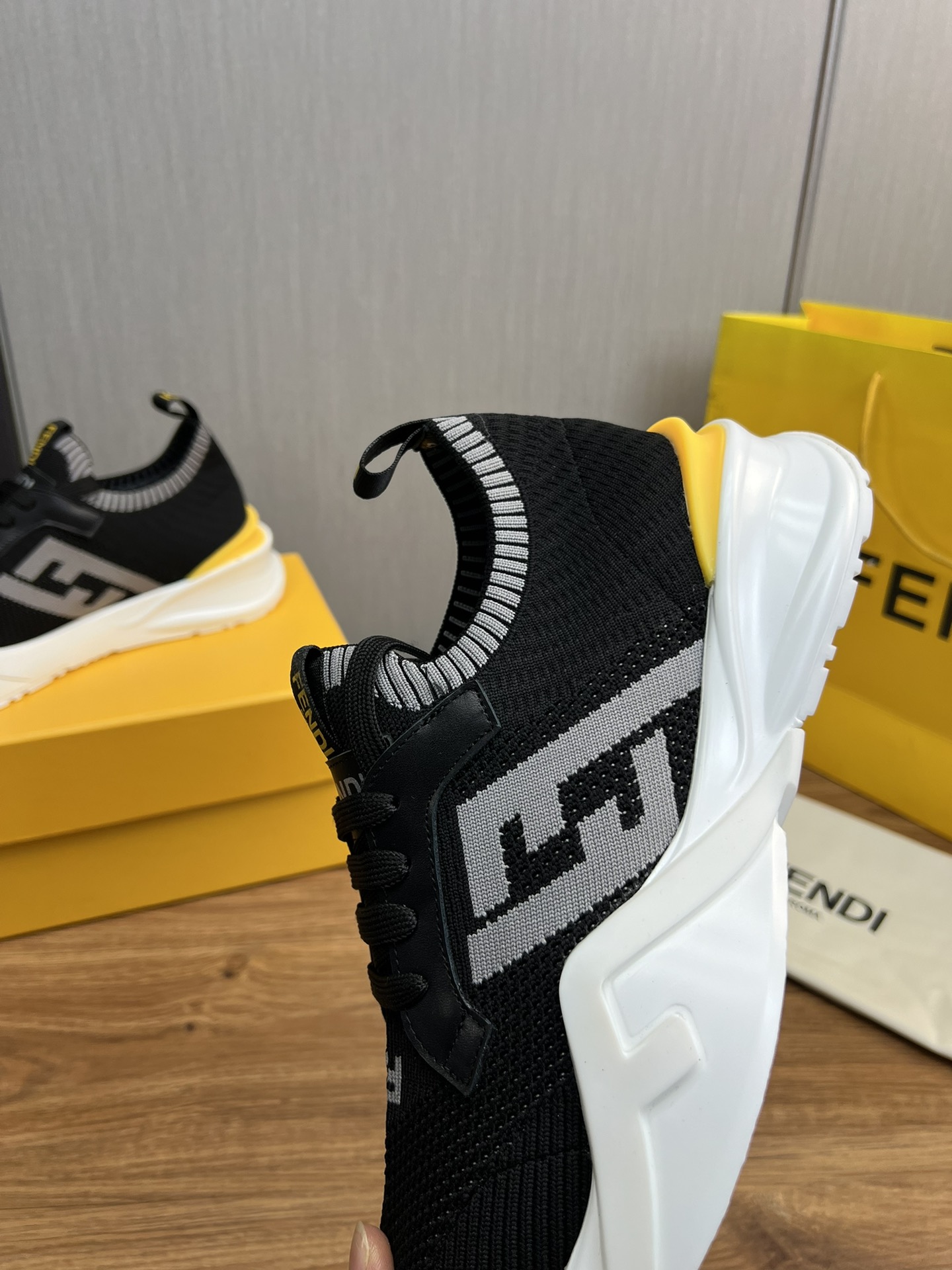 Factory precio FENDI Fendi. Explosiva lista de moda zapatos casuales de los hombres que utilizan la 