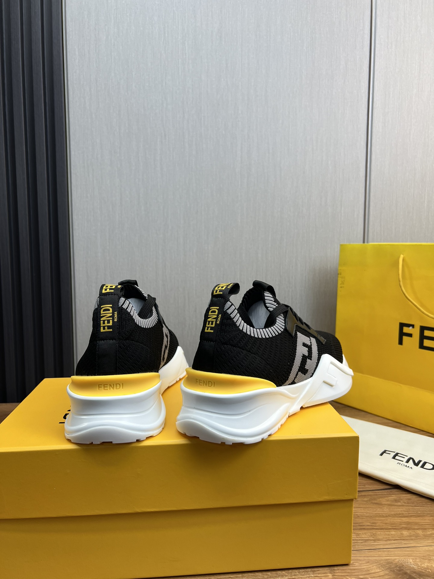 Factory precio FENDI Fendi. Explosiva lista de moda zapatos casuales de los hombres que utilizan la 