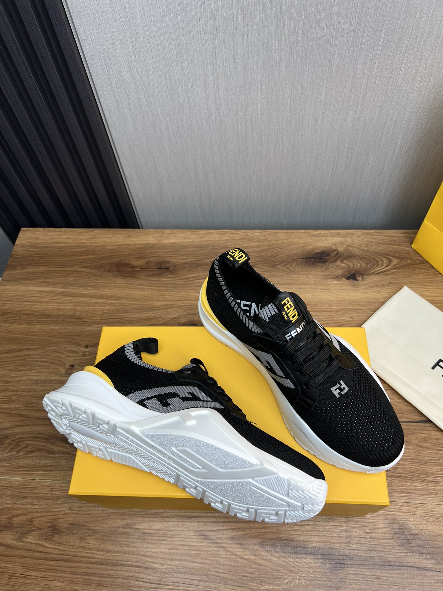 Factory precio FENDI Fendi. Explosiva lista de moda zapatos casuales de los hombres que utilizan la 