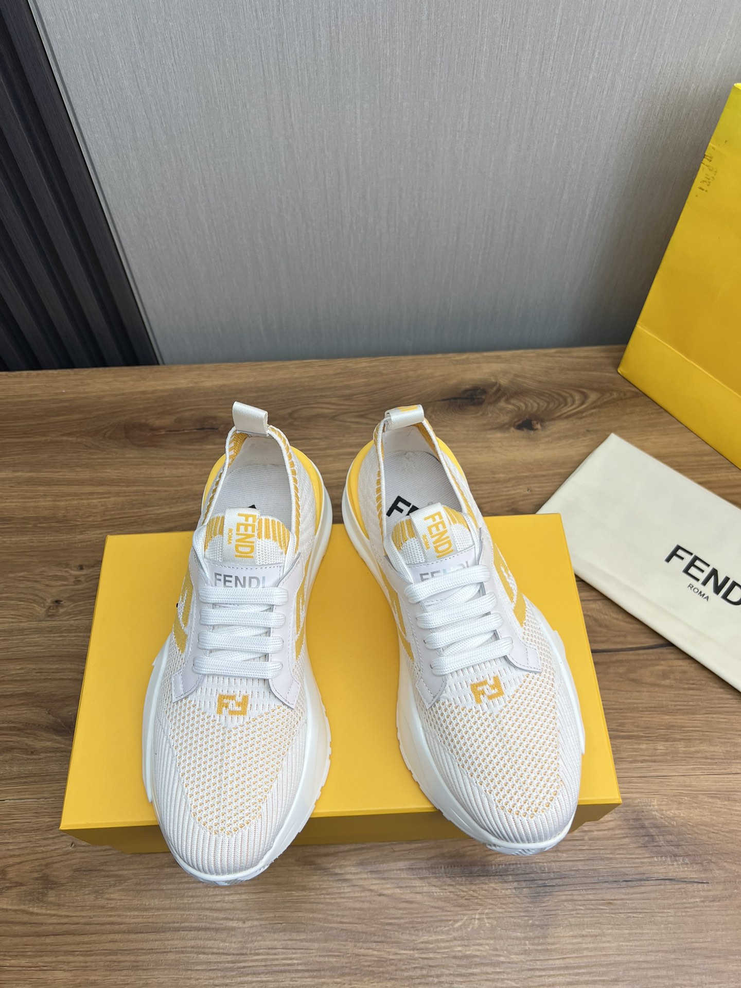 Factory precio FENDI Fendi. Explosiva lista de moda zapatos casuales de los hombres que utilizan la 