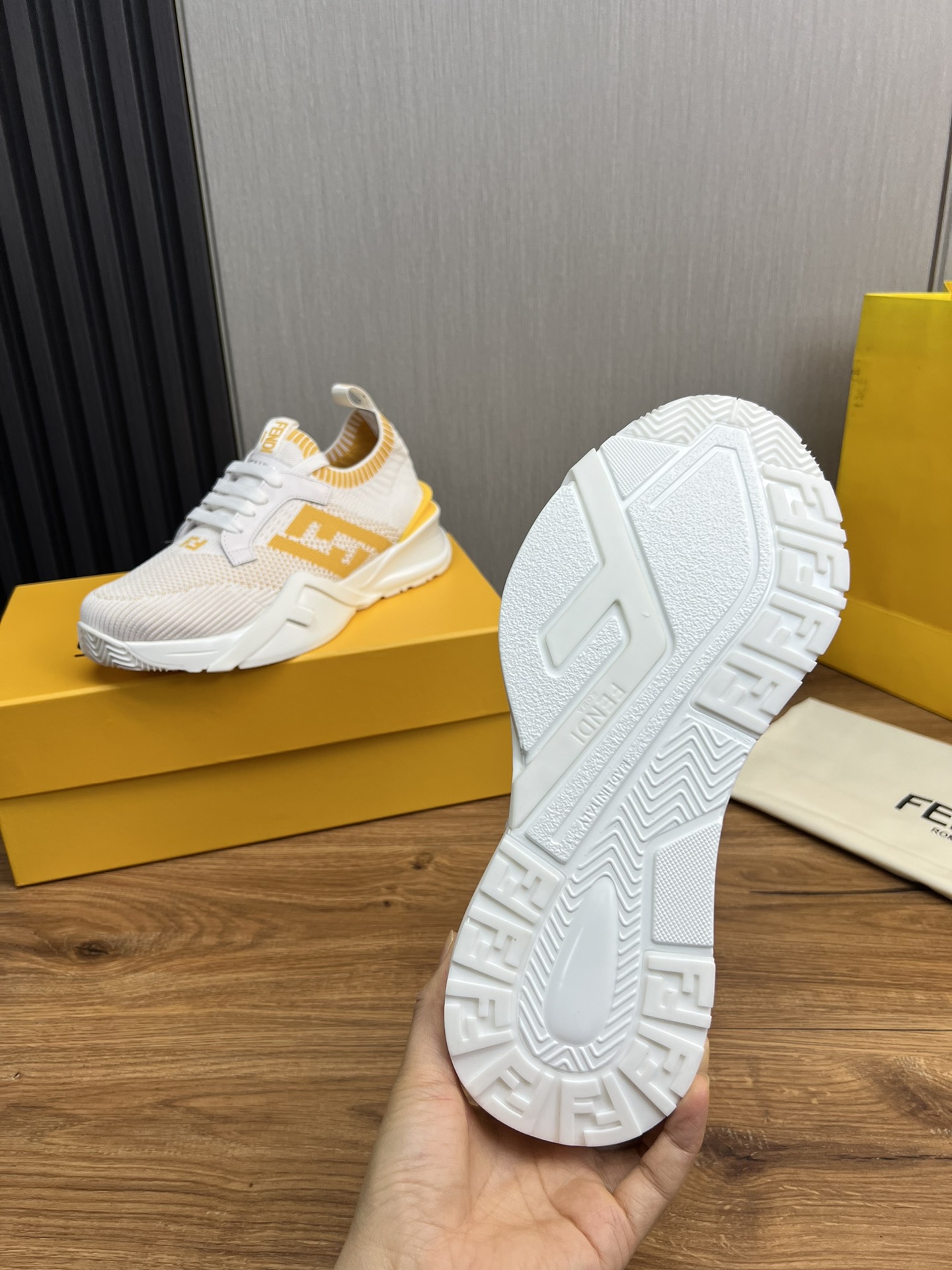 Factory precio FENDI Fendi. Explosiva lista de moda zapatos casuales de los hombres que utilizan la 