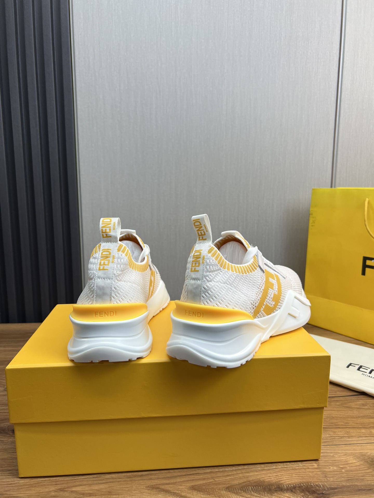 Factory precio FENDI Fendi. Explosiva lista de moda zapatos casuales de los hombres que utilizan la 