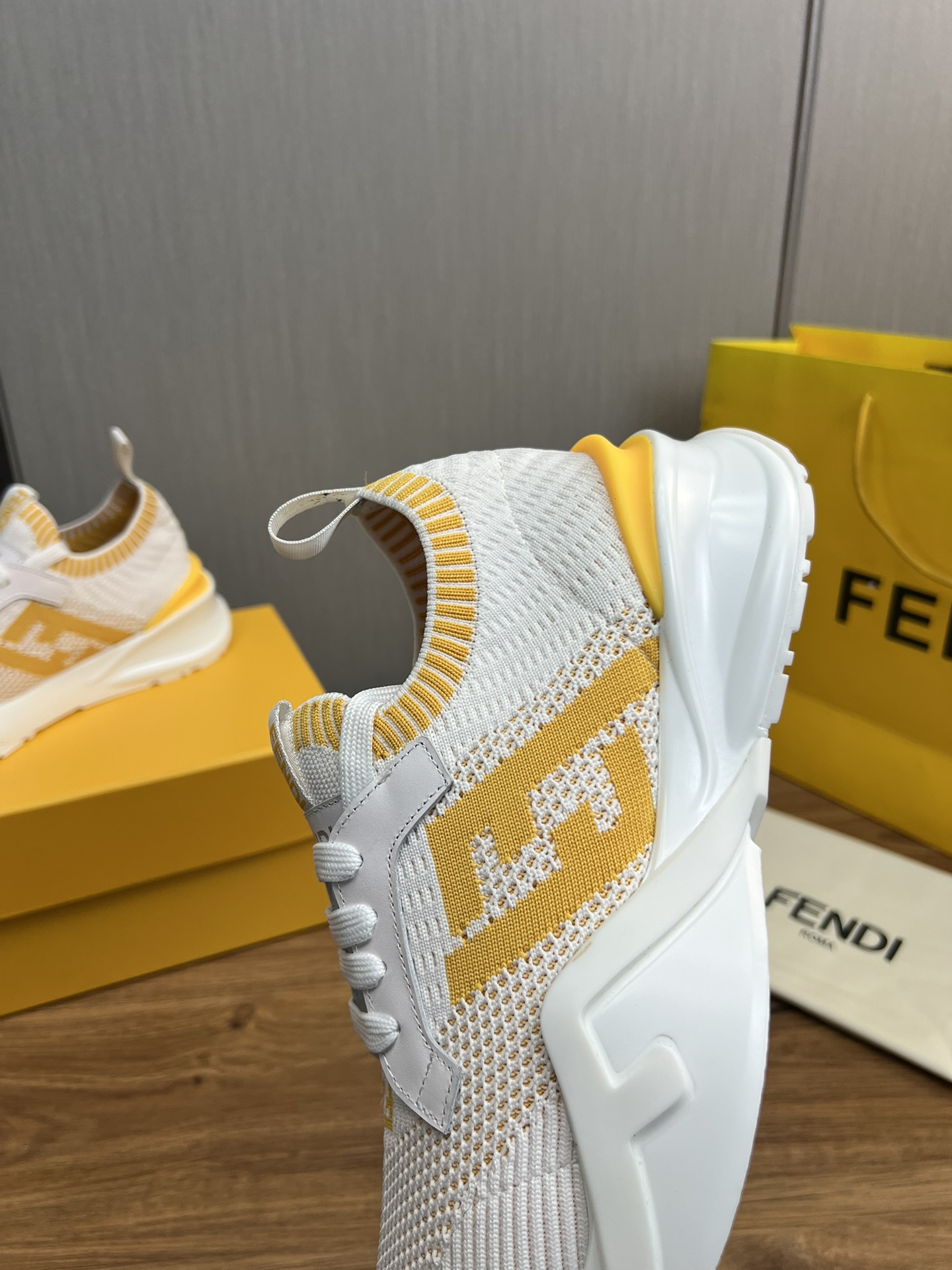 Factory precio FENDI Fendi. Explosiva lista de moda zapatos casuales de los hombres que utilizan la 