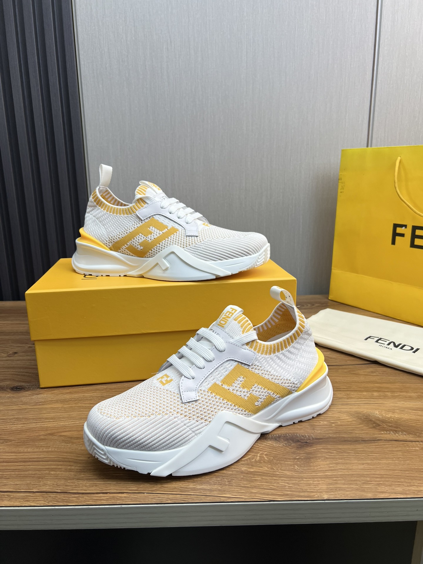 Factory precio FENDI Fendi. Explosiva lista de moda zapatos casuales de los hombres que utilizan la 