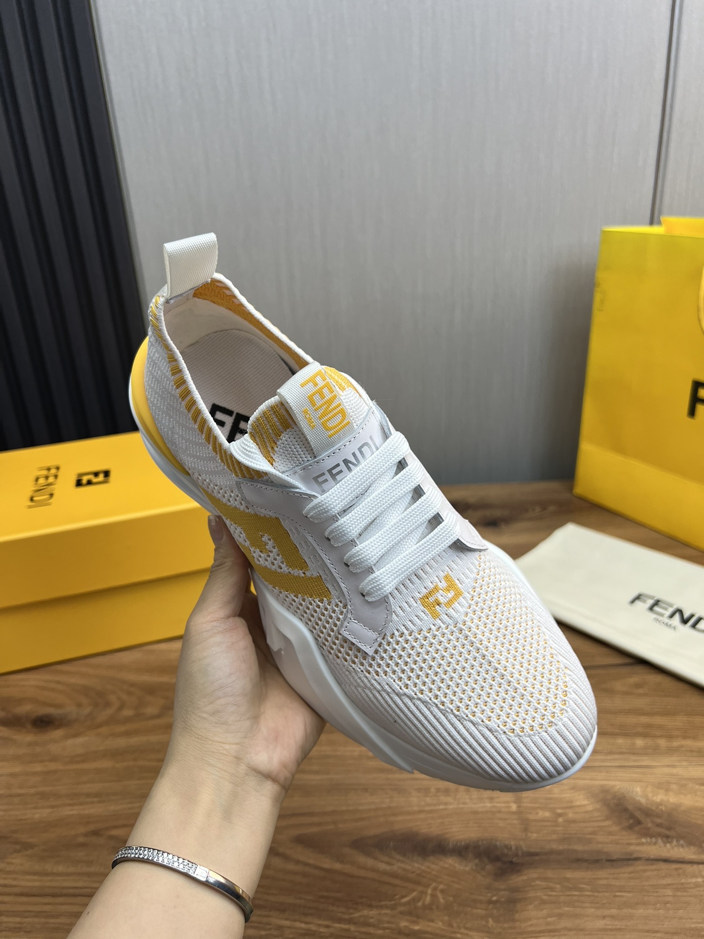 Factory precio FENDI Fendi. Explosiva lista de moda zapatos casuales de los hombres que utilizan la 