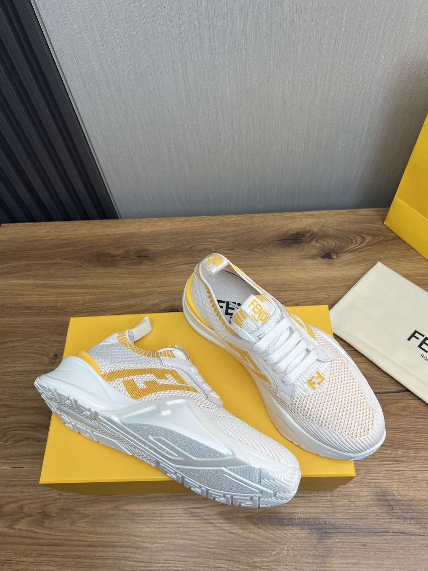 Factory precio FENDI Fendi. Explosiva lista de moda zapatos casuales de los hombres que utilizan la 