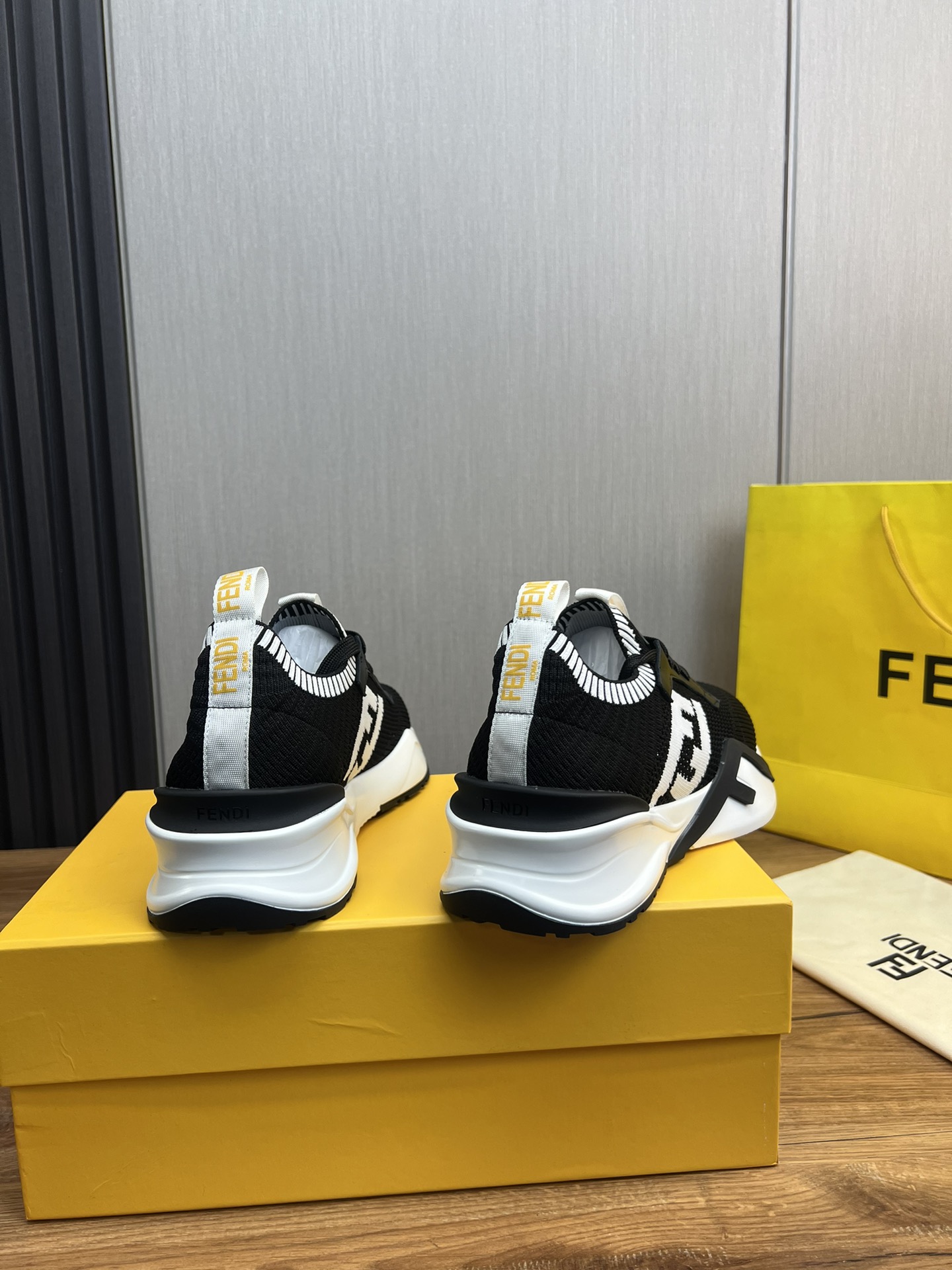 Factory precio FENDI Fendi. Explosiva lista de moda zapatos casuales de los hombres que utilizan la 