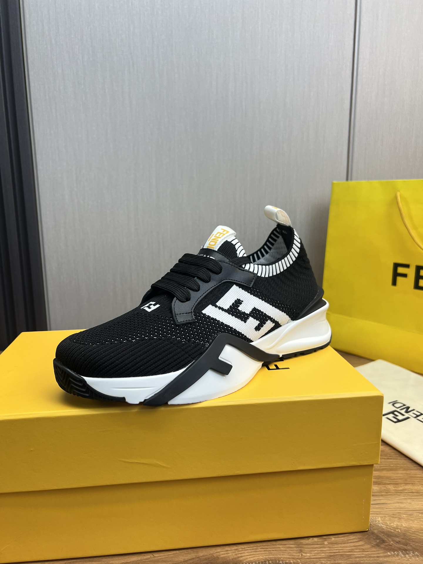 Factory precio FENDI Fendi. Explosiva lista de moda zapatos casuales de los hombres que utilizan la 
