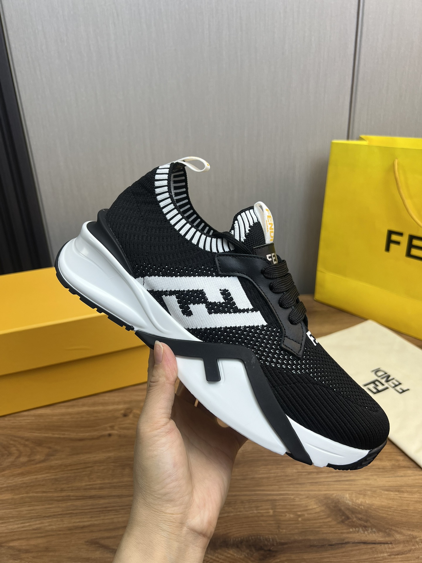 Factory precio FENDI Fendi. Explosiva lista de moda zapatos casuales de los hombres que utilizan la 
