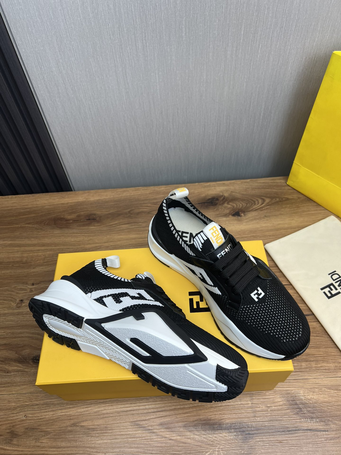 Factory precio FENDI Fendi. Explosiva lista de moda zapatos casuales de los hombres que utilizan la 