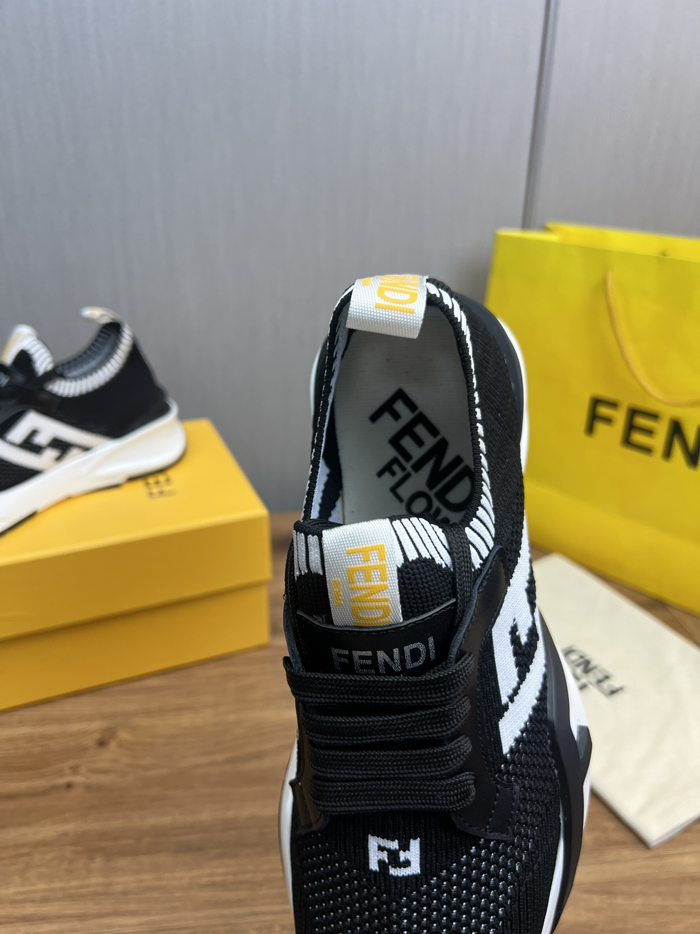 Factory precio FENDI Fendi. Explosiva lista de moda zapatos casuales de los hombres que utilizan la 