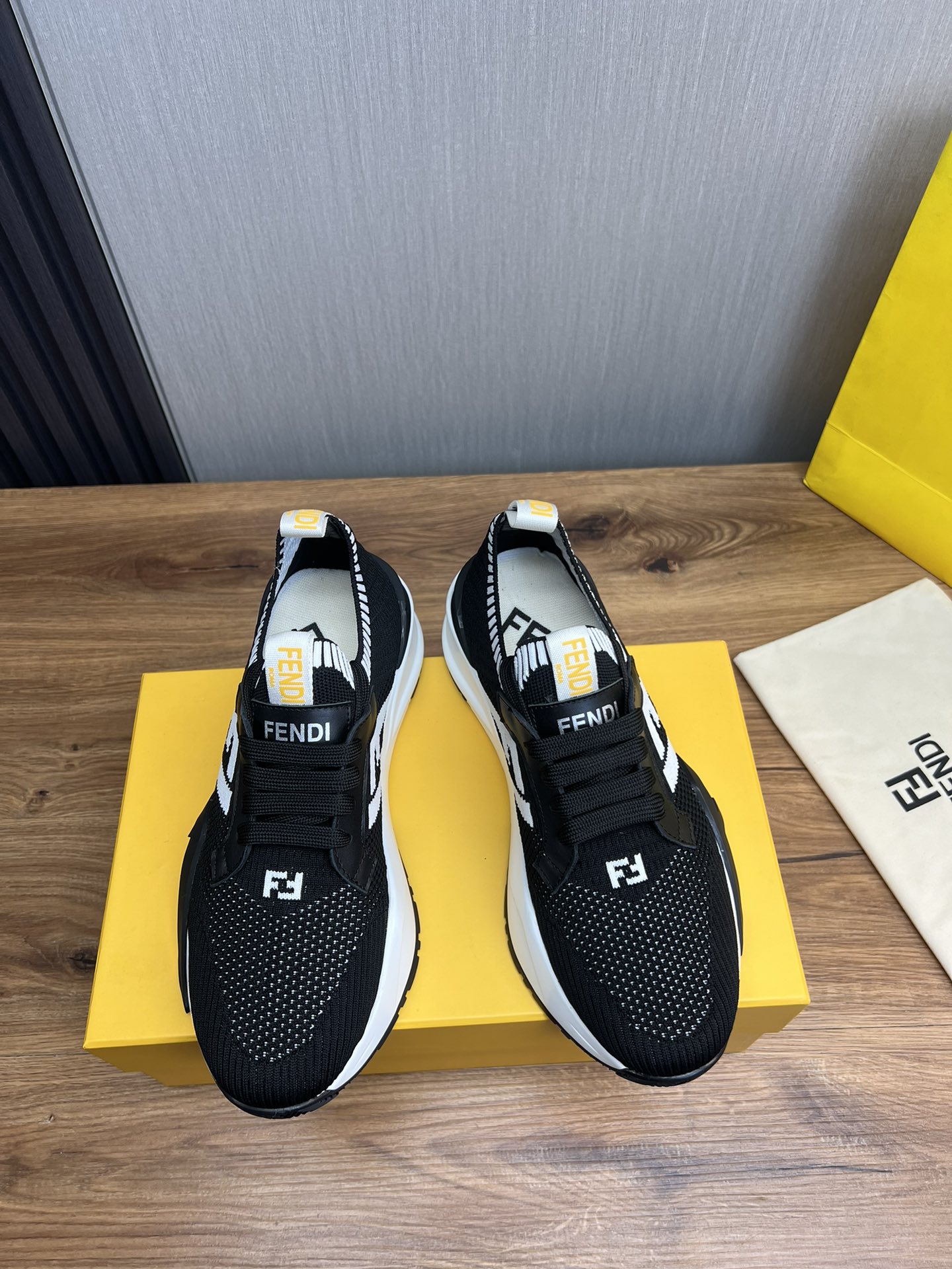 Factory precio FENDI Fendi. Explosiva lista de moda zapatos casuales de los hombres que utilizan la 