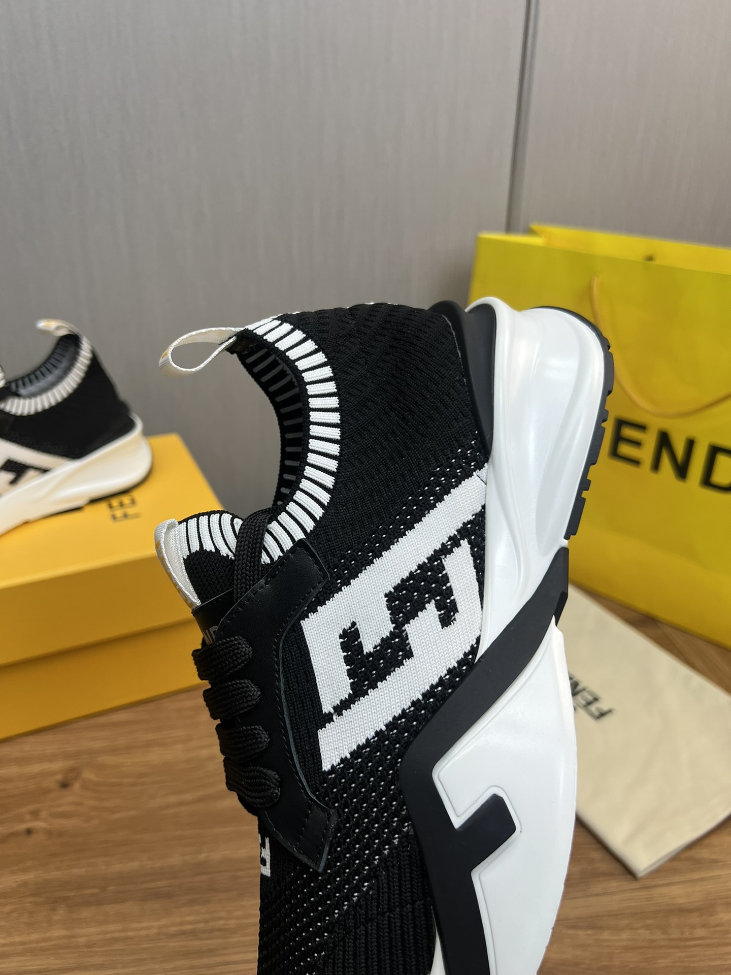 Factory precio FENDI Fendi. Explosiva lista de moda zapatos casuales de los hombres que utilizan la 