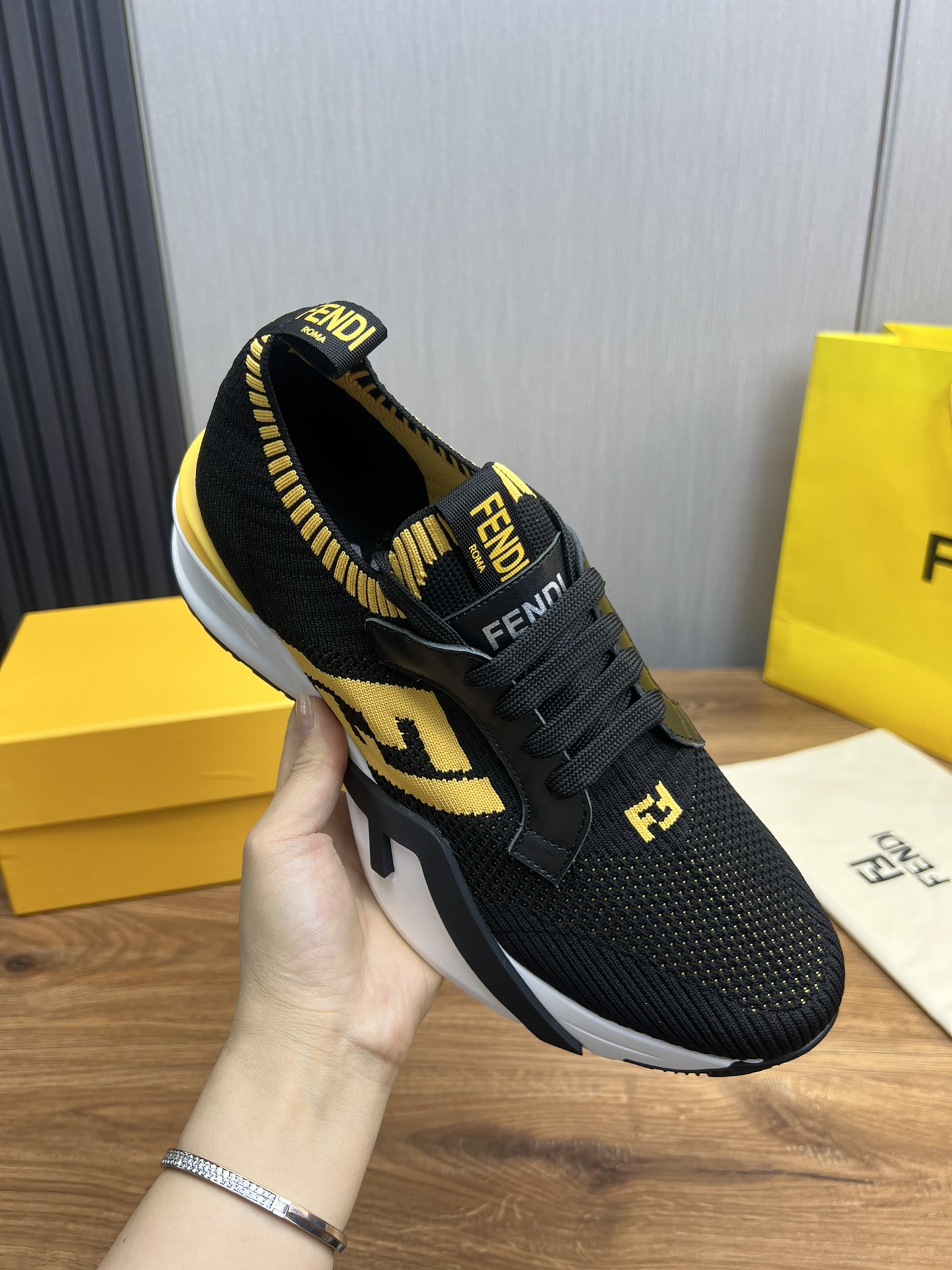 Factory precio FENDI Fendi. Explosiva lista de moda zapatos casuales de los hombres que utilizan la 
