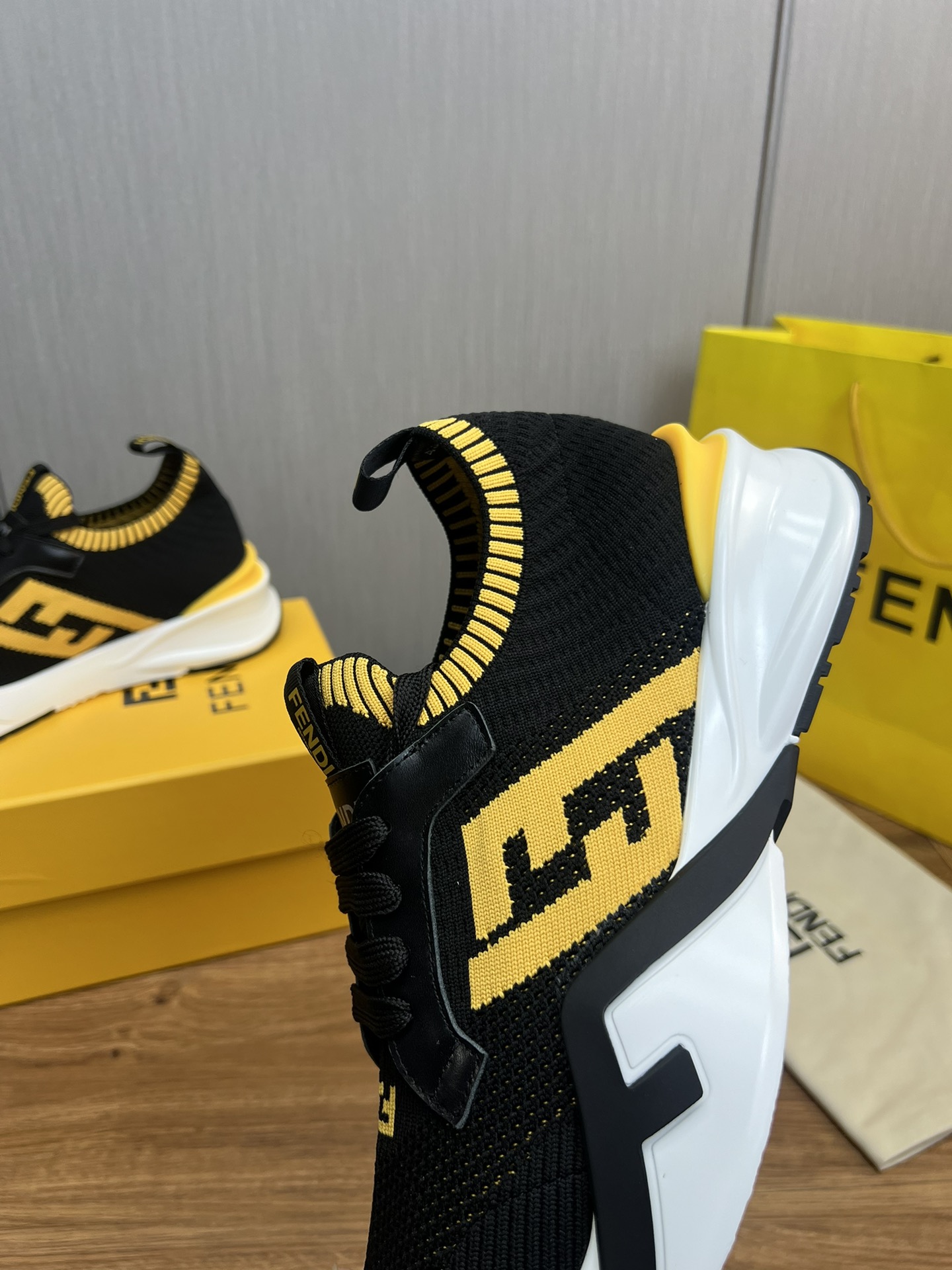 Factory precio FENDI Fendi. Explosiva lista de moda zapatos casuales de los hombres que utilizan la 
