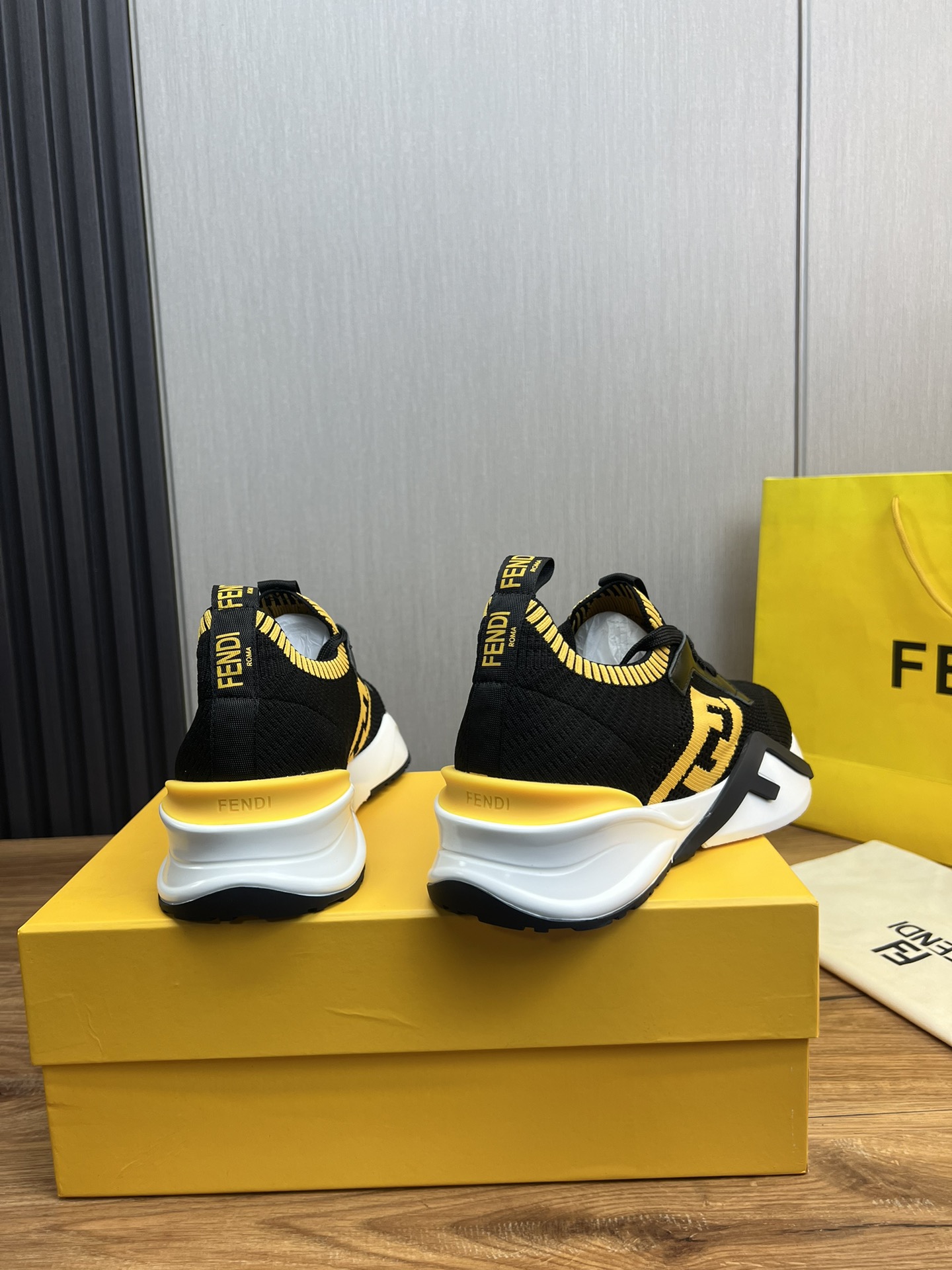 Factory precio FENDI Fendi. Explosiva lista de moda zapatos casuales de los hombres que utilizan la 