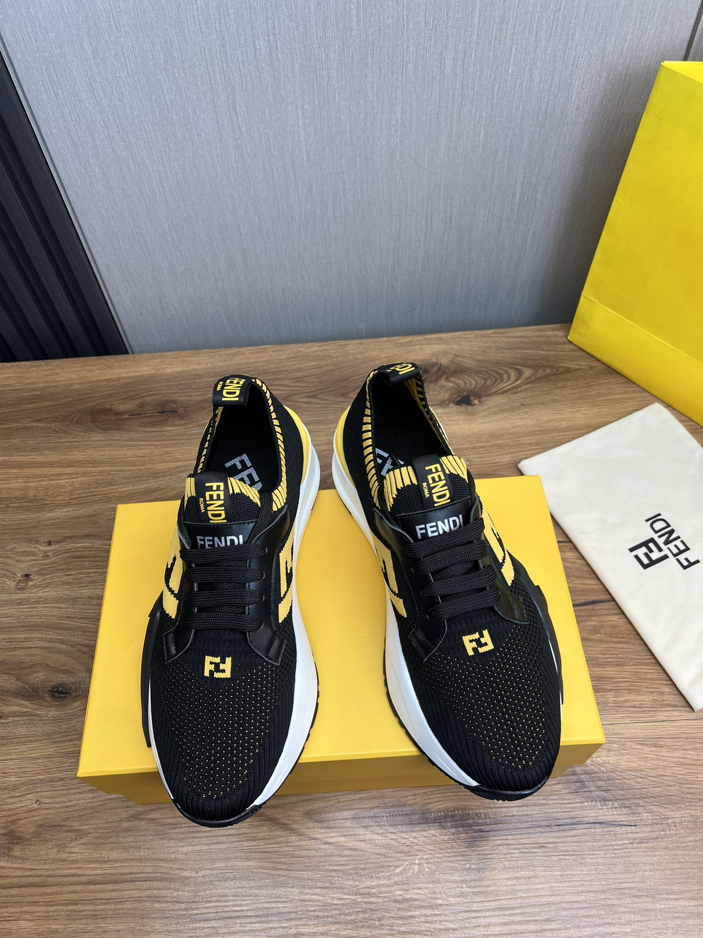 Factory precio FENDI Fendi. Explosiva lista de moda zapatos casuales de los hombres que utilizan la 