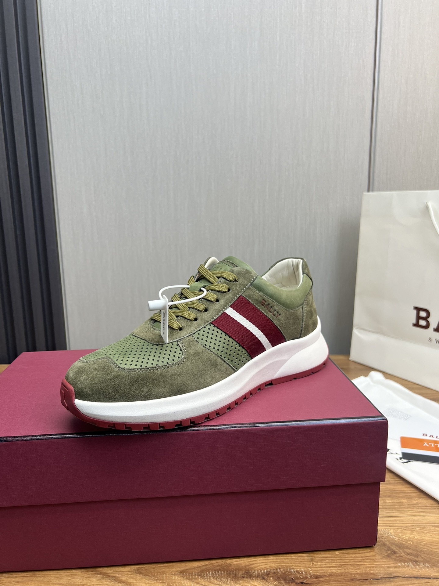 NO:273699,Bally-Bally's original new product series, shipped 1:1, high-end cowhide punching   cowhide inner lining, original foamed large sole, light and comfortable foot feeling!  38-45 (38.45 customized),,bally,cowhide19860909巴利-Bally家原单新品系列,1:1出货 高档牛皮冲孔 牛皮内里,原版发泡大底,轻便舒适脚感！38-45（38.45订做）,,bally,cowhide,Men's shoes