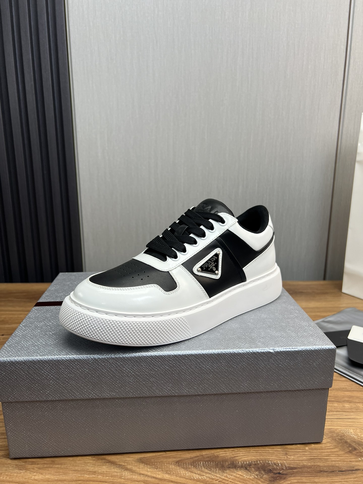 NO:270269,【PRADA Prada】The men's shoes counter hit, the official website is synchronized, 1 high-quality shipment original cowhide splicing mesh   cowhide inner, 11 replica, original original bottom, 38-45 (45 custom made without return or exchange), prada, prada, cowhide19860909【PRADA普拉达】男鞋专柜爆款,官网同步,1高品质出货原版牛皮拼接网面 牛皮内里,11复刻 ,原厂原版底,38-45（45定做不退换）,,prada,prada,cowhide,Men's shoes