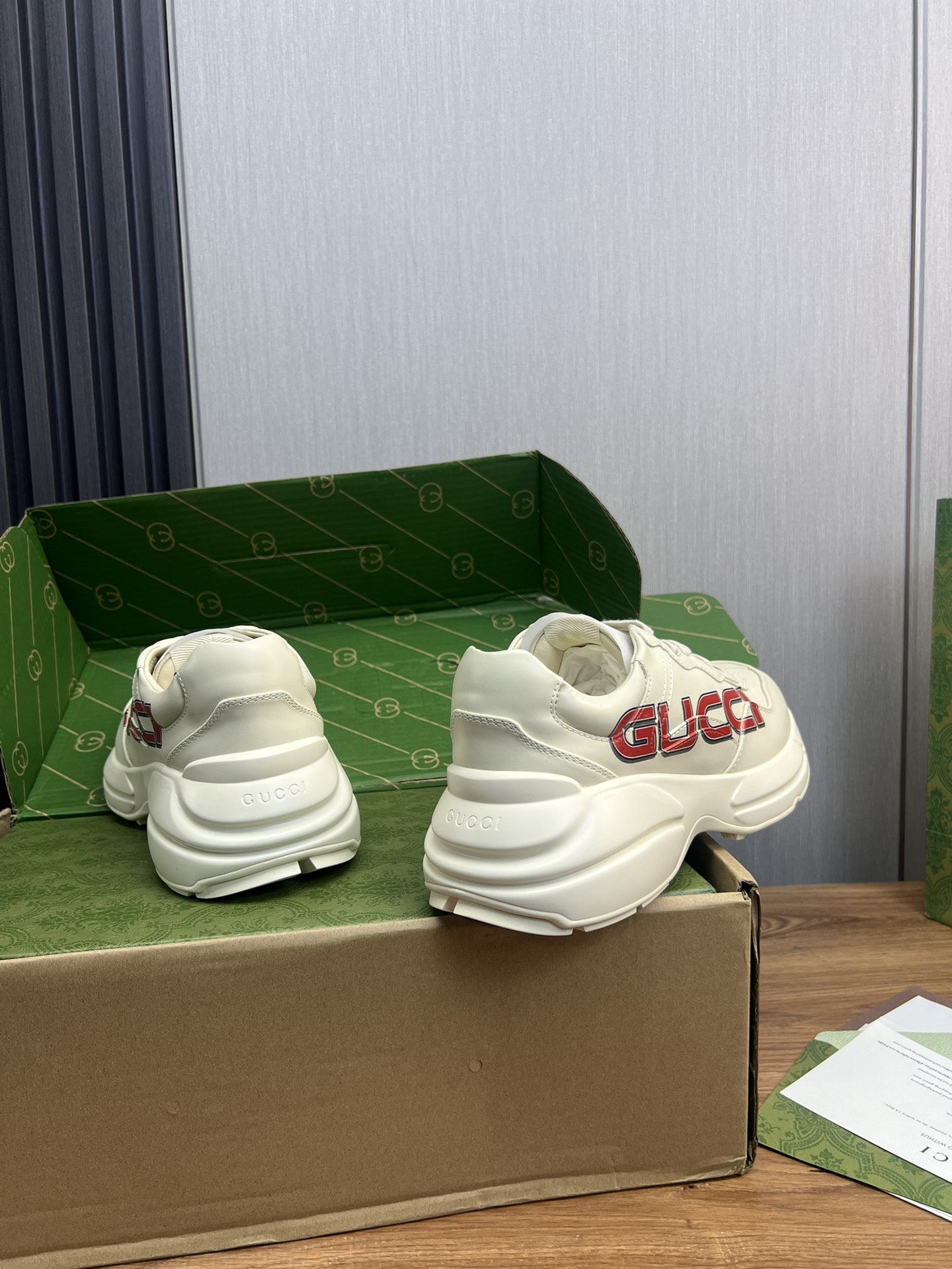 Gucci Chunky Sneakers Off-White Leather Classic Couple Design 6 i1719599931 2452 2