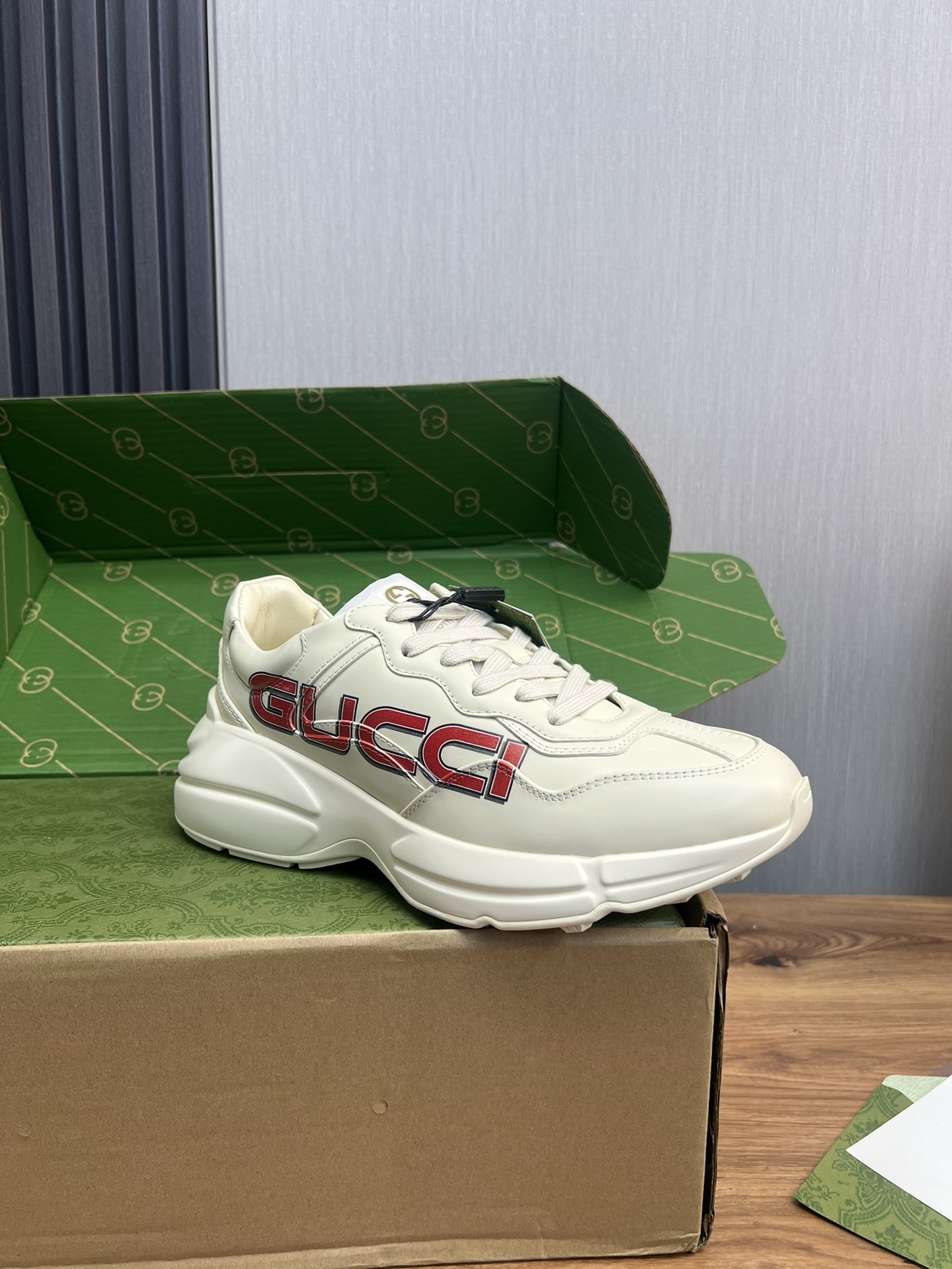 Gucci Chunky Sneakers Off-White Leather Classic Couple Design 11 i1719599931 2496 3