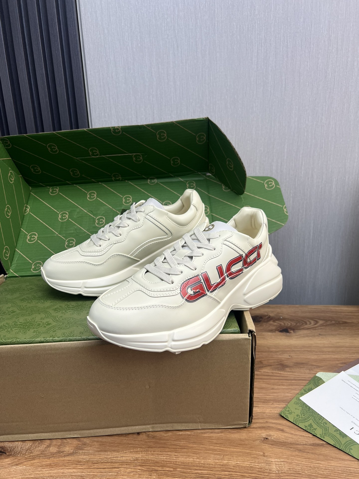 Gucci Chunky Sneakers Off-White Leather Classic Couple Design 4 i1719599931 7238 0