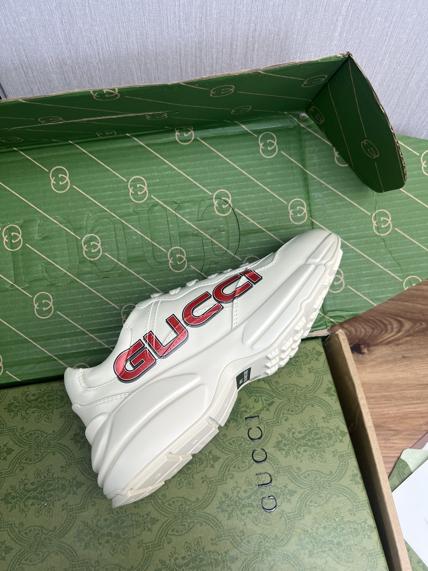 Gucci Chunky Sneakers Off-White Leather Classic Couple Design 12 i1719599932 3034 6