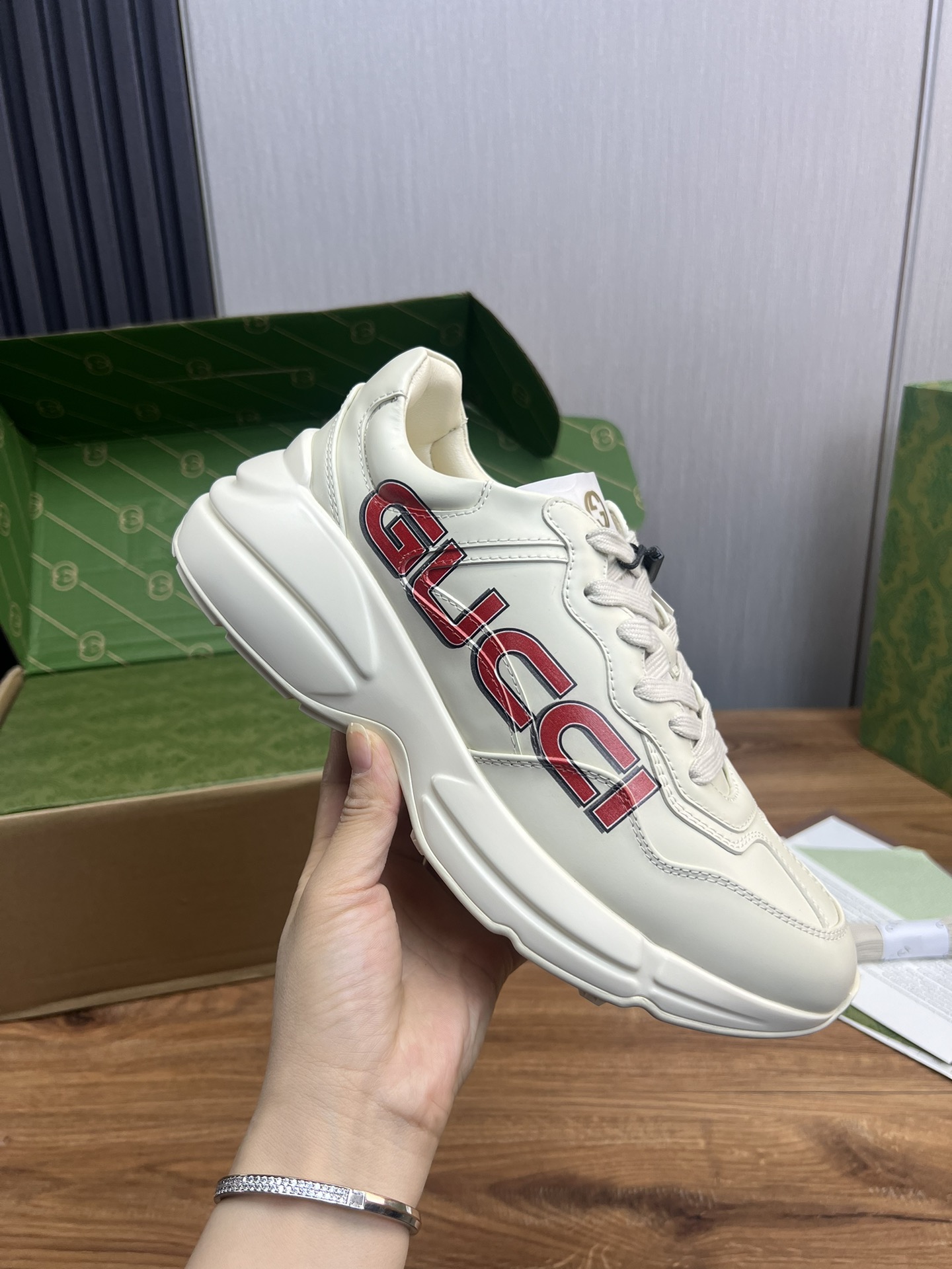 Gucci Chunky Sneakers Off-White Leather Classic Couple Design 8 i1719599932 3543 7