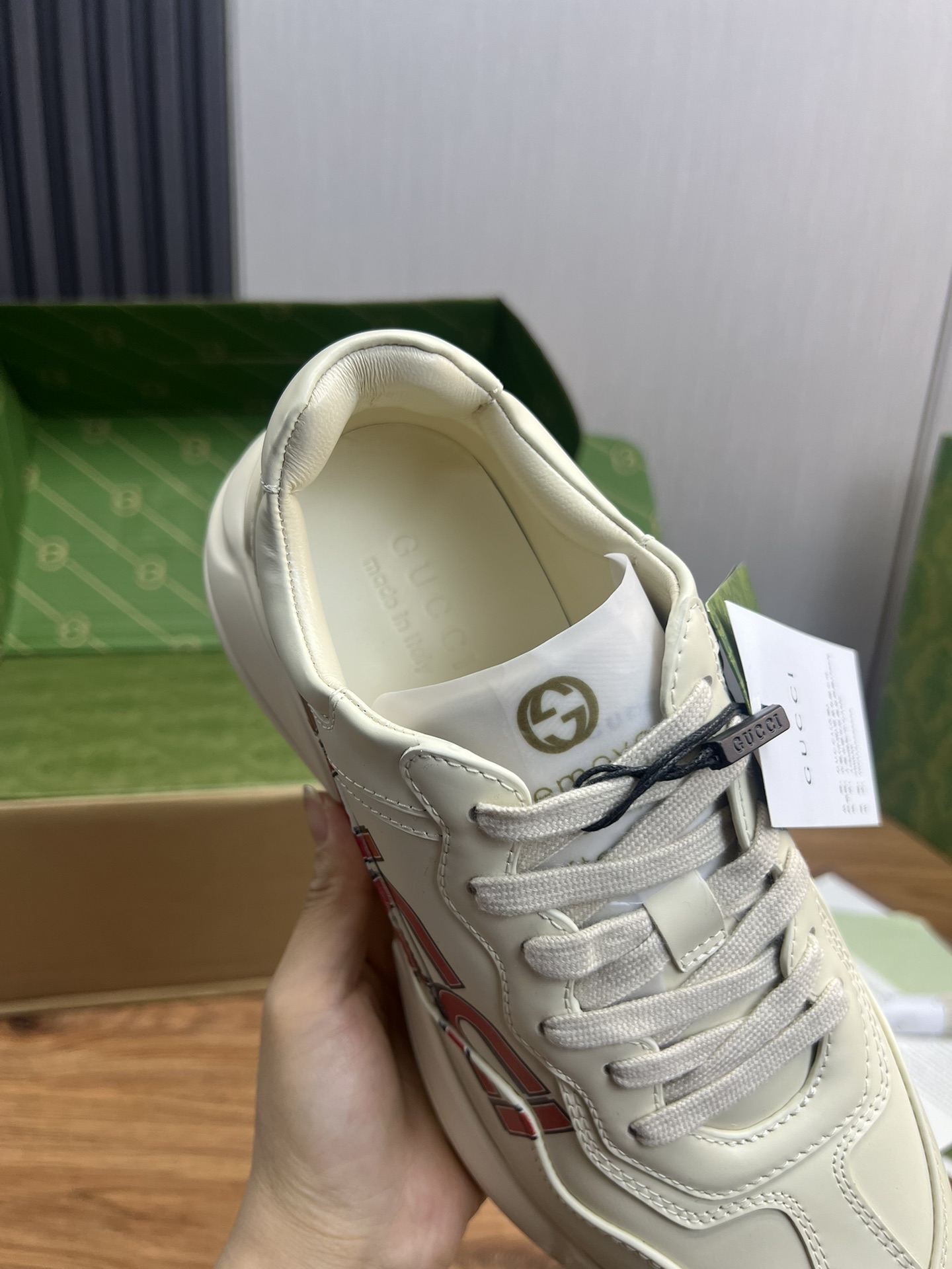 Gucci Chunky Sneakers Off-White Leather Classic Couple Design 9 i1719599932 6208 10