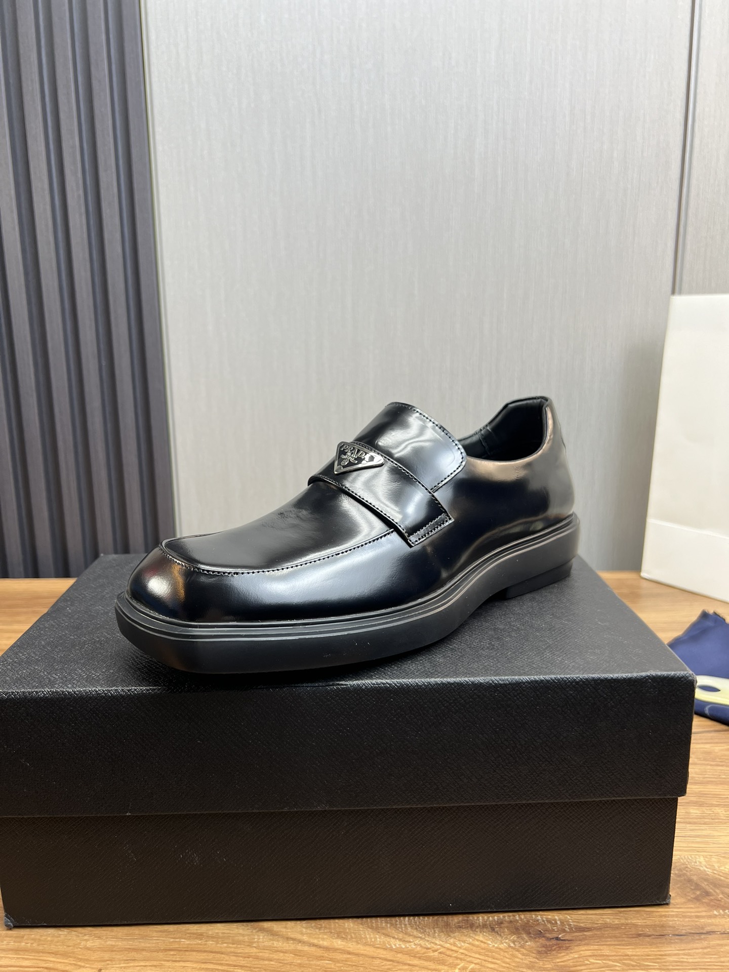 Prada Skórzane Buty Oxford Mężczyźni Skóra krowia Casual