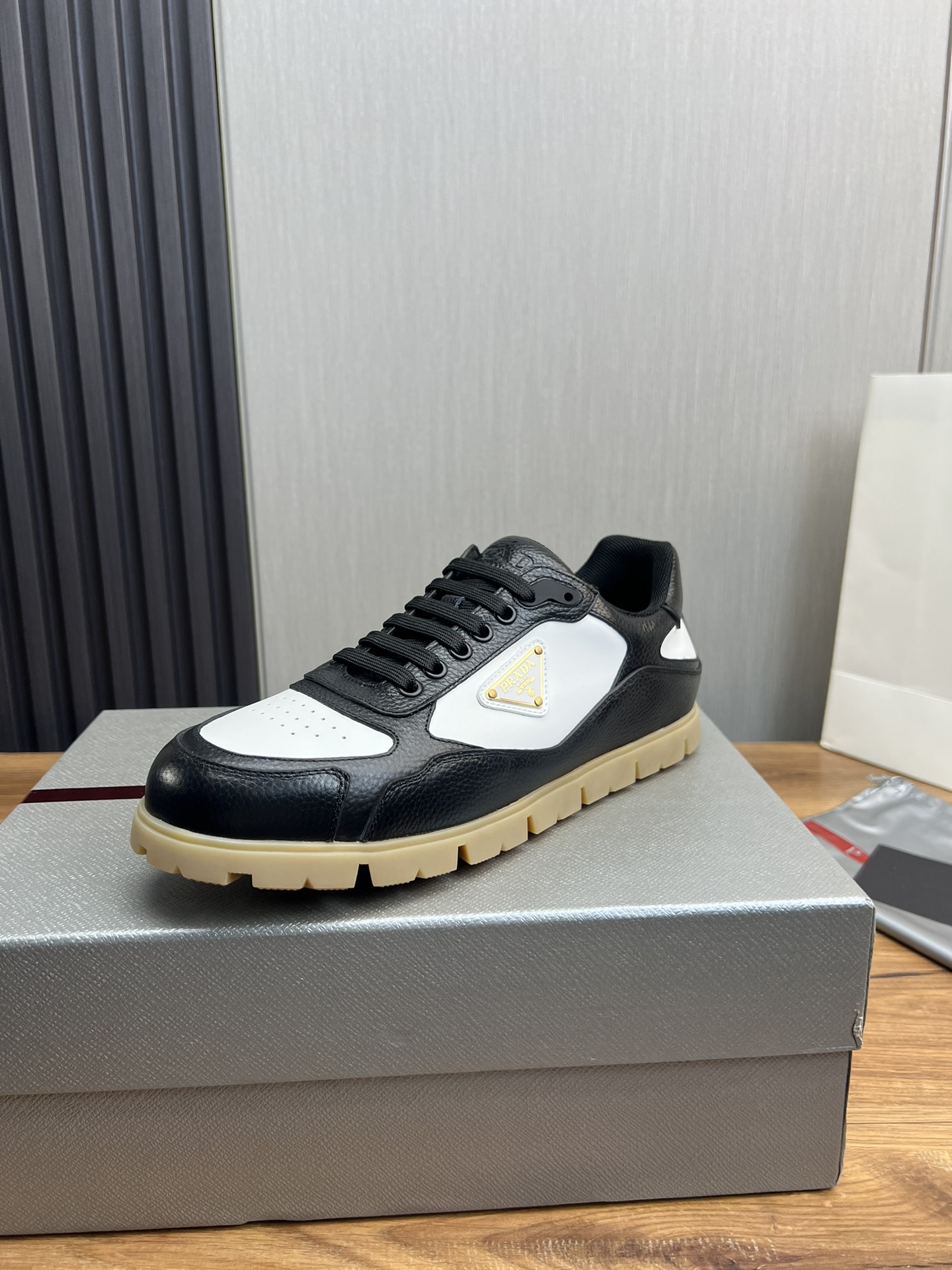 NO:270636,【PRADA Prada】 Men's shoes counter hit, official website synchronization, 1 high-quality shipment original cowhide   cowhide inner lining, 11 replica, original original bottom, 38-45 (45 custom made without return or exchange), prada, prada, cowhide19860909【PRADA普拉达】男鞋专柜爆款,官网同步,1高品质出货原版牛皮 牛皮内里,11复刻 ,原厂原版底,38-45（45定做不退换）,,prada,prada,cowhide,Men's shoes