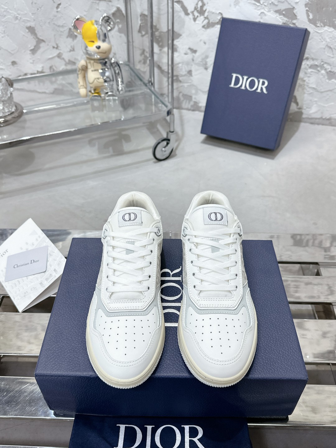 NO:274204,Dior B27 series Couple style Denim Presbyterian Stone Pattern Casual Sports Shoes Board Shoes Original Purchase and Development Make Production This B27 low-top sneakers are a new product in this series, continuing the classic Dior style. They are carefully crafted in white and gray smooth cowhide leather, with white Oblique Galaxy printed leather inserts on the sides. The 