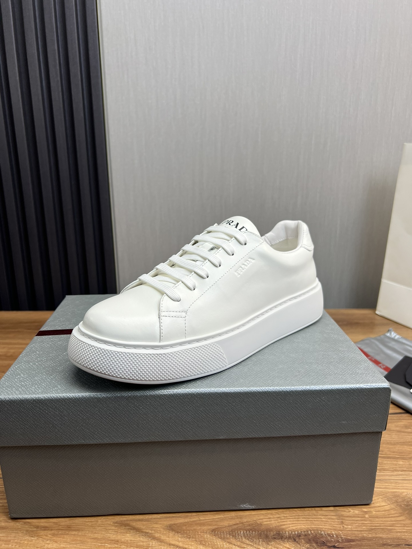 NO:831568,[PRADA] Popular items in men's shoes counter, synchronized with official website, 1 high-quality shipped original cowhide + cowhide lining, 11 replica, original original bottom, 38-45 (45 customized, non-refundable),, prada, prada, cowhide19860909【PRADA普拉达】男鞋专柜爆款,官网同步,1高品质出货原版牛皮+牛皮内里,11复刻 ,原厂原版底,38-45（45定做不退换）,,prada,prada,cowhide,Men's shoes