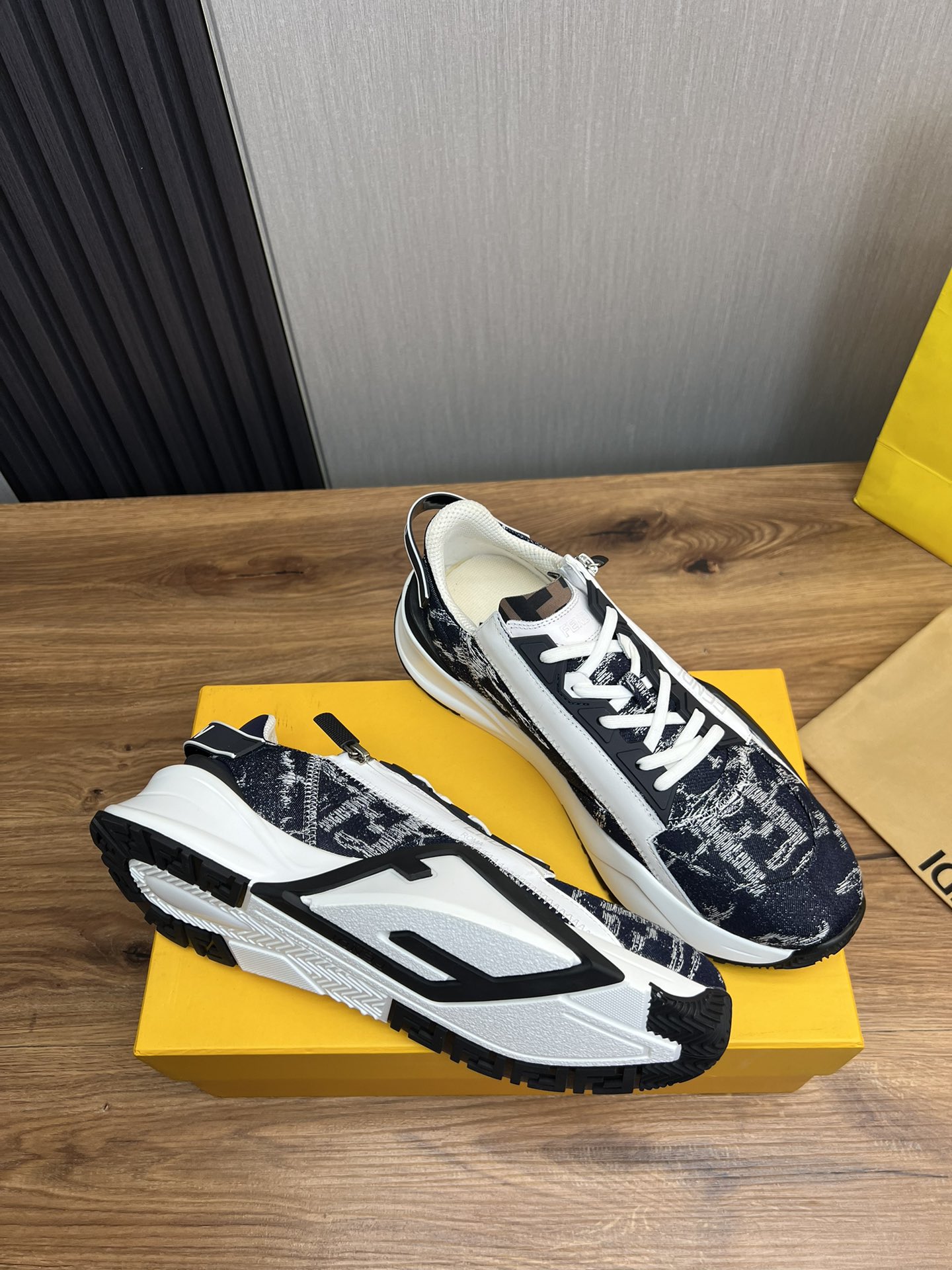 Fendi Men's Fashionable Casual Sneakers Designer Leather Shoes 6 i1726341524 575 1