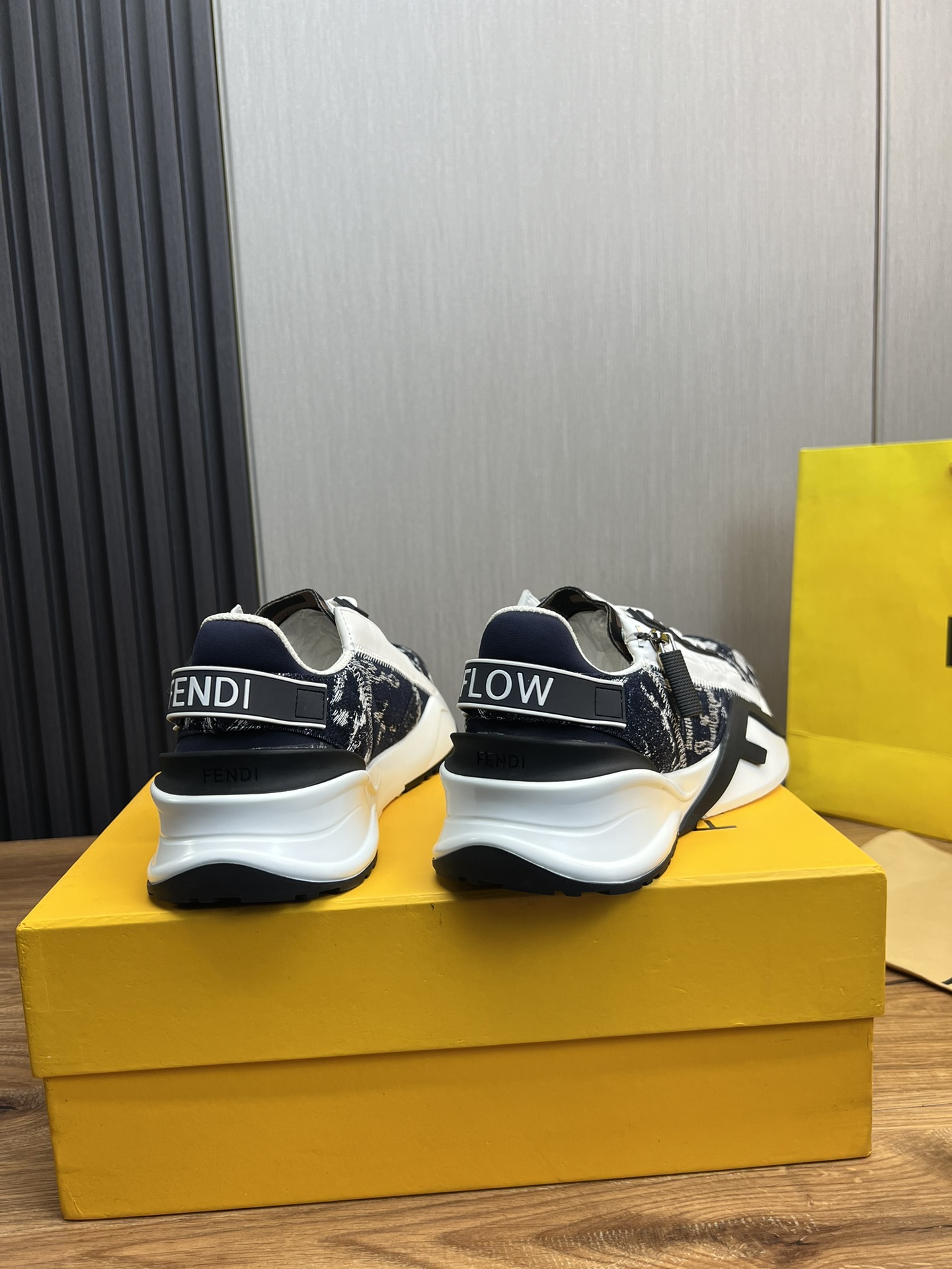 Fendi Men's Fashionable Casual Sneakers Designer Leather Shoes 7 i1726341524 9769 9