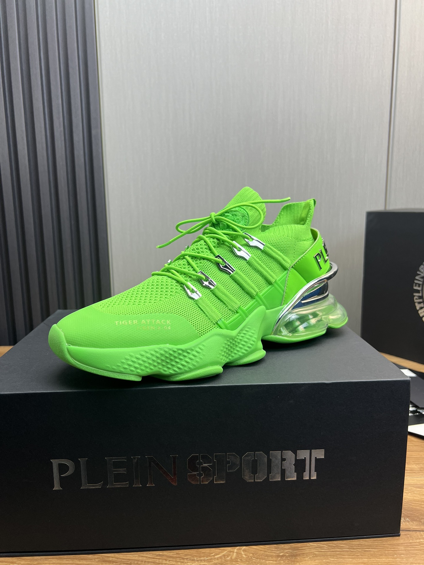 NO:283032,Philippplein PP. New Sport series sneakers, original fabric custom imported fly-woven splicing leather, original inner lining custom imported breathable mesh, original foot pads, original customized breathable mesh injection molding, large sole original open mold multi-layer combined air cushion, large sole, code number 38-45 (38.45 custom made without return or exchange) Packaging original full set of packaging, color official website synchronous update,, sneakers19860909Philippplein PP.全新Sport系列运动鞋 面料原版定制进口飞织拼接皮质 内里原版定制进口透气网 垫脚原版定制透气网注塑成型 大底原版开模多层组合气垫大底 码数38-45（38.45订做不退换） 包装原版全套包装 颜色官网同步更新,,sneakers,Men's shoes