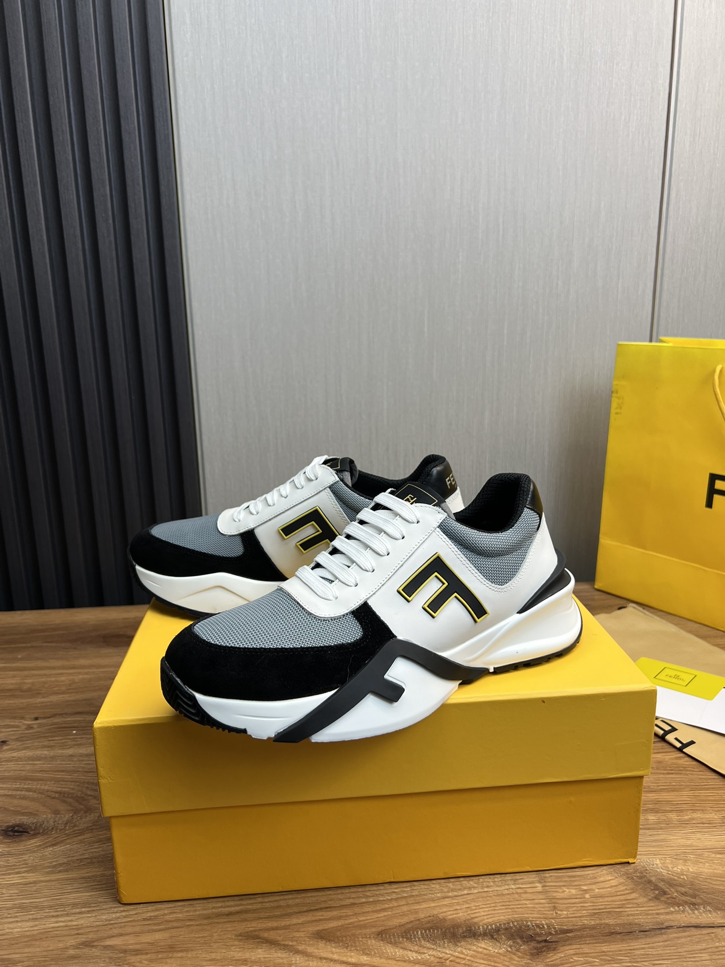 Factory precio 290Fendi [Fendi] explosión enumerados moda casual zapatos de los hombres que utilizan