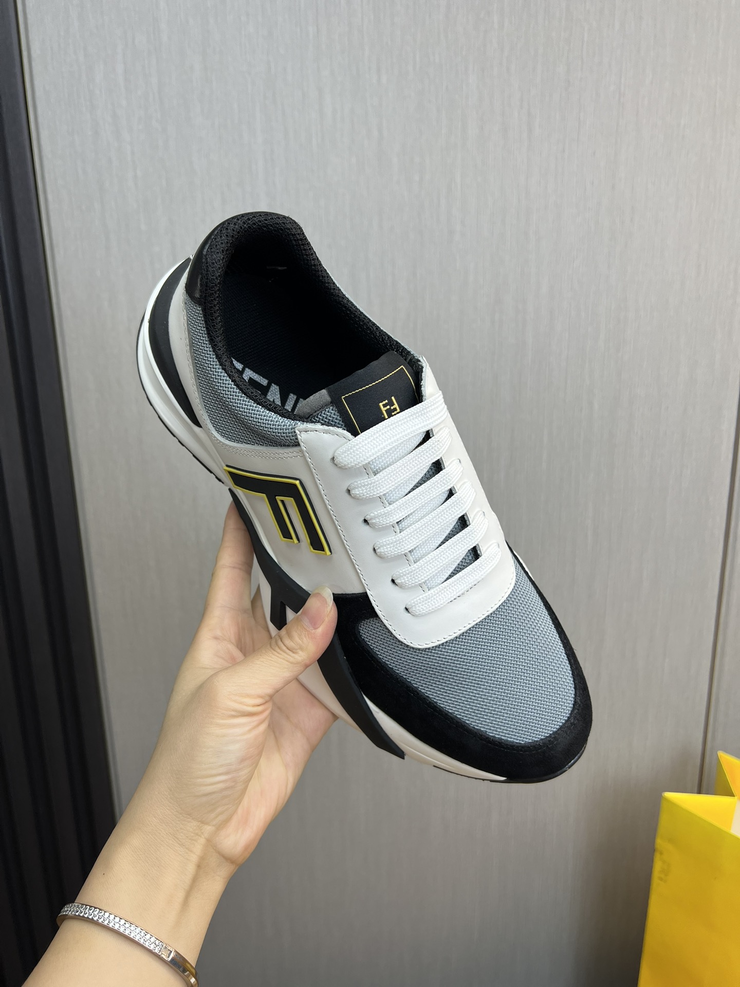 Factory precio 290Fendi [Fendi] explosión enumerados moda casual zapatos de los hombres que utilizan