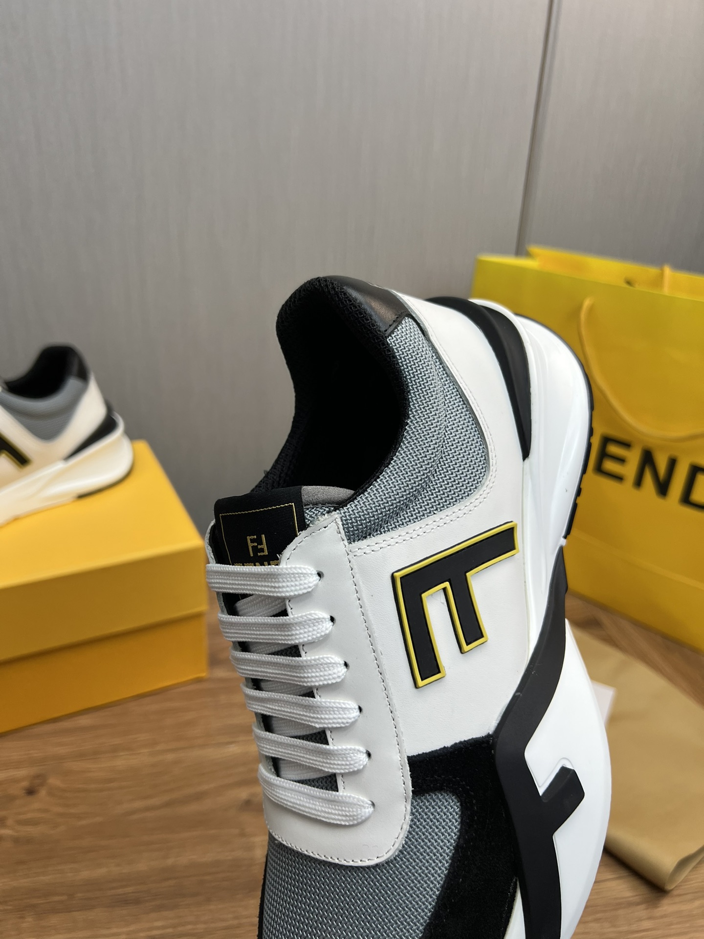 Factory precio 290Fendi [Fendi] explosión enumerados moda casual zapatos de los hombres que utilizan