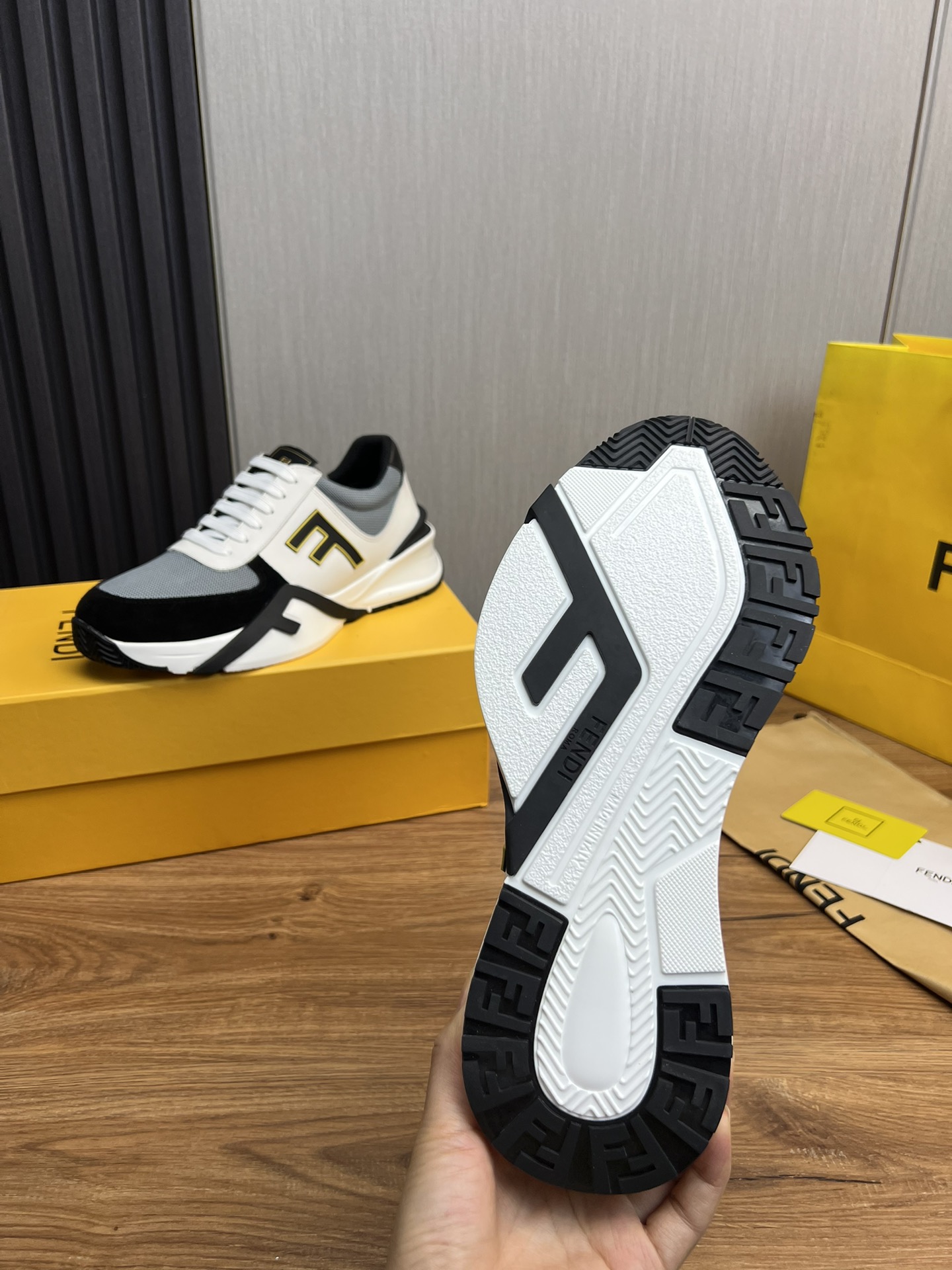 Factory precio 290Fendi [Fendi] explosión enumerados moda casual zapatos de los hombres que utilizan