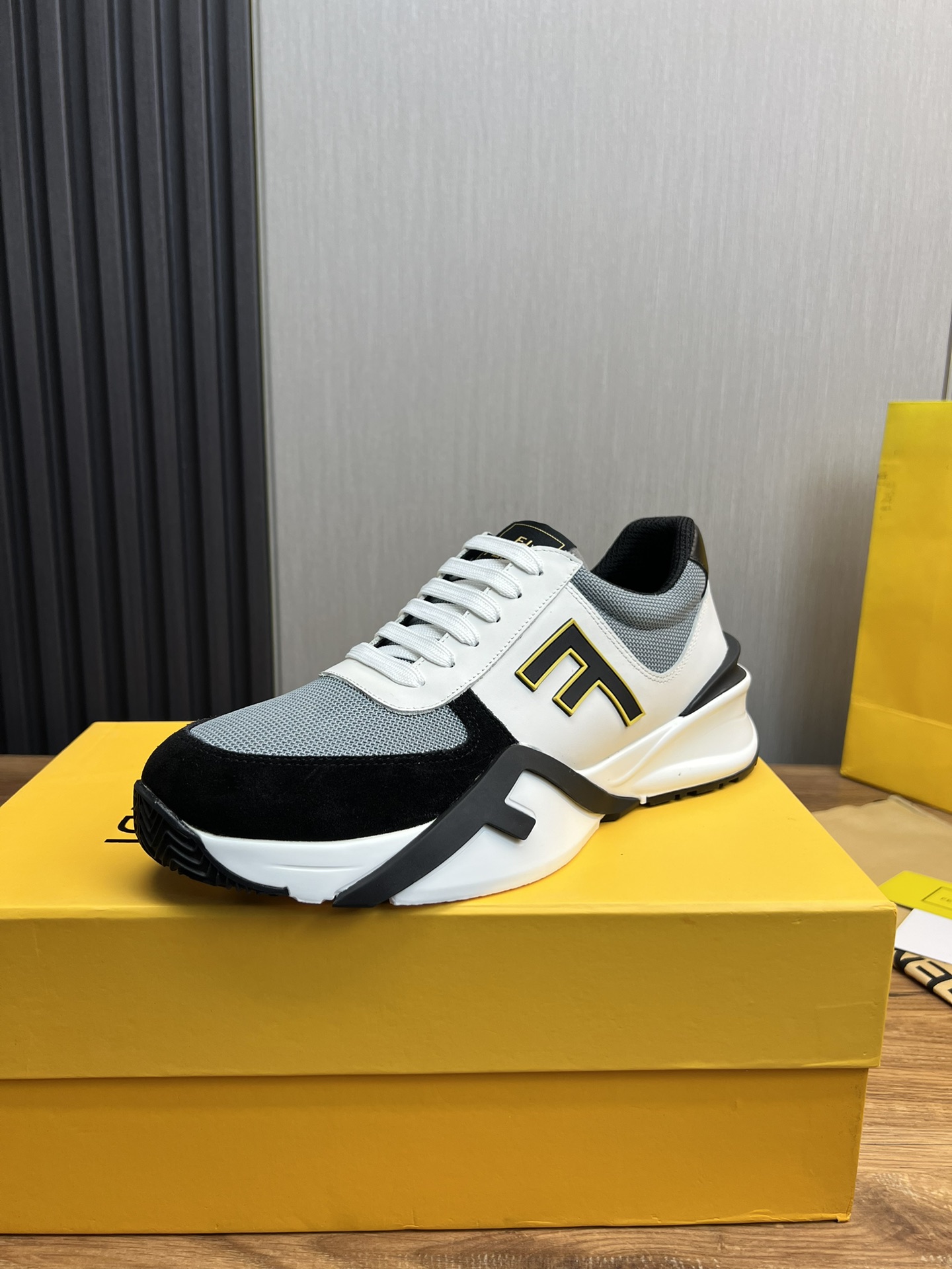 Factory precio 290Fendi [Fendi] explosión enumerados moda casual zapatos de los hombres que utilizan